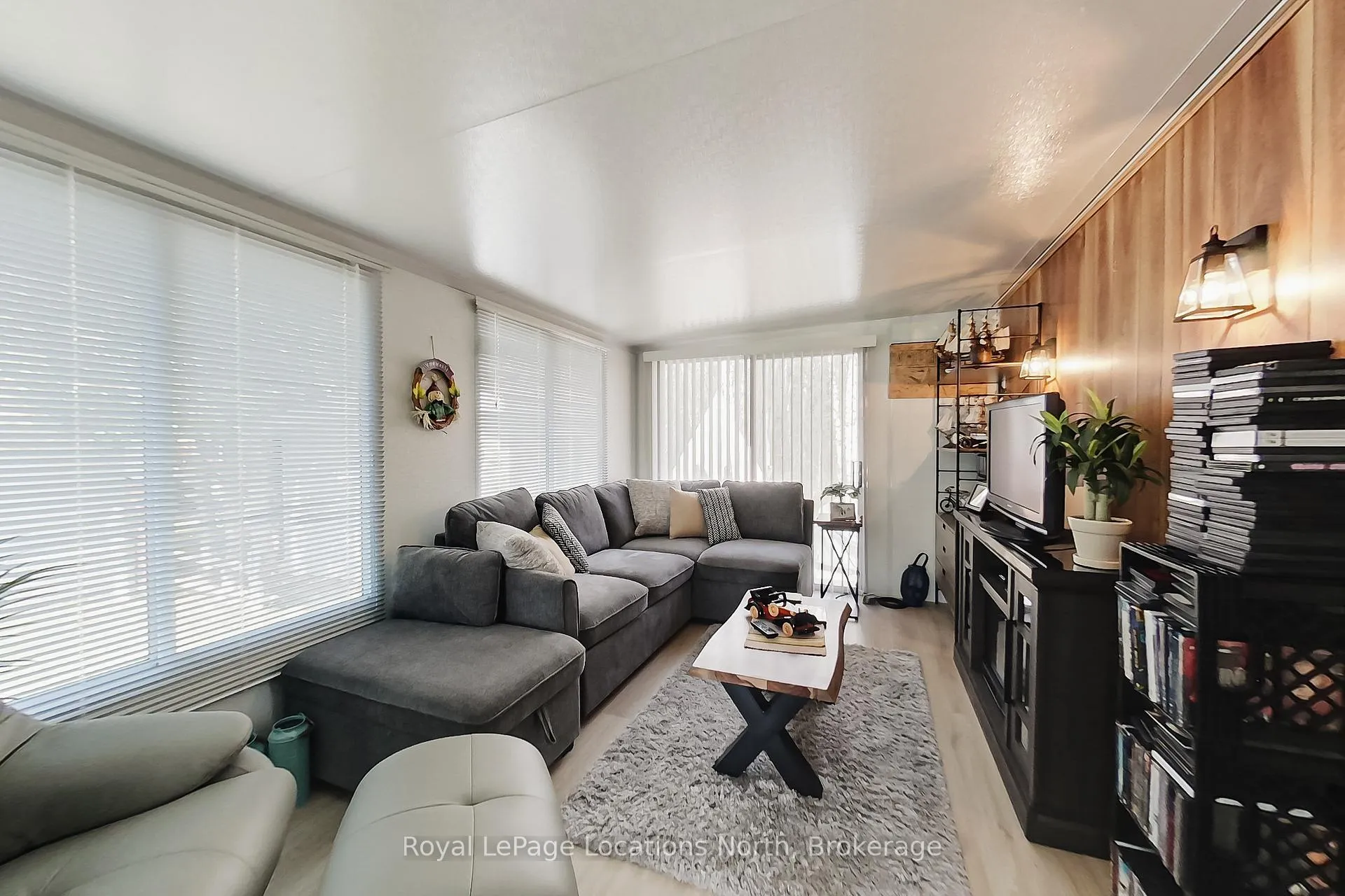 Photo 5 of 2 Wasaga Pines Lane E, Wasaga Beach — HOMEH