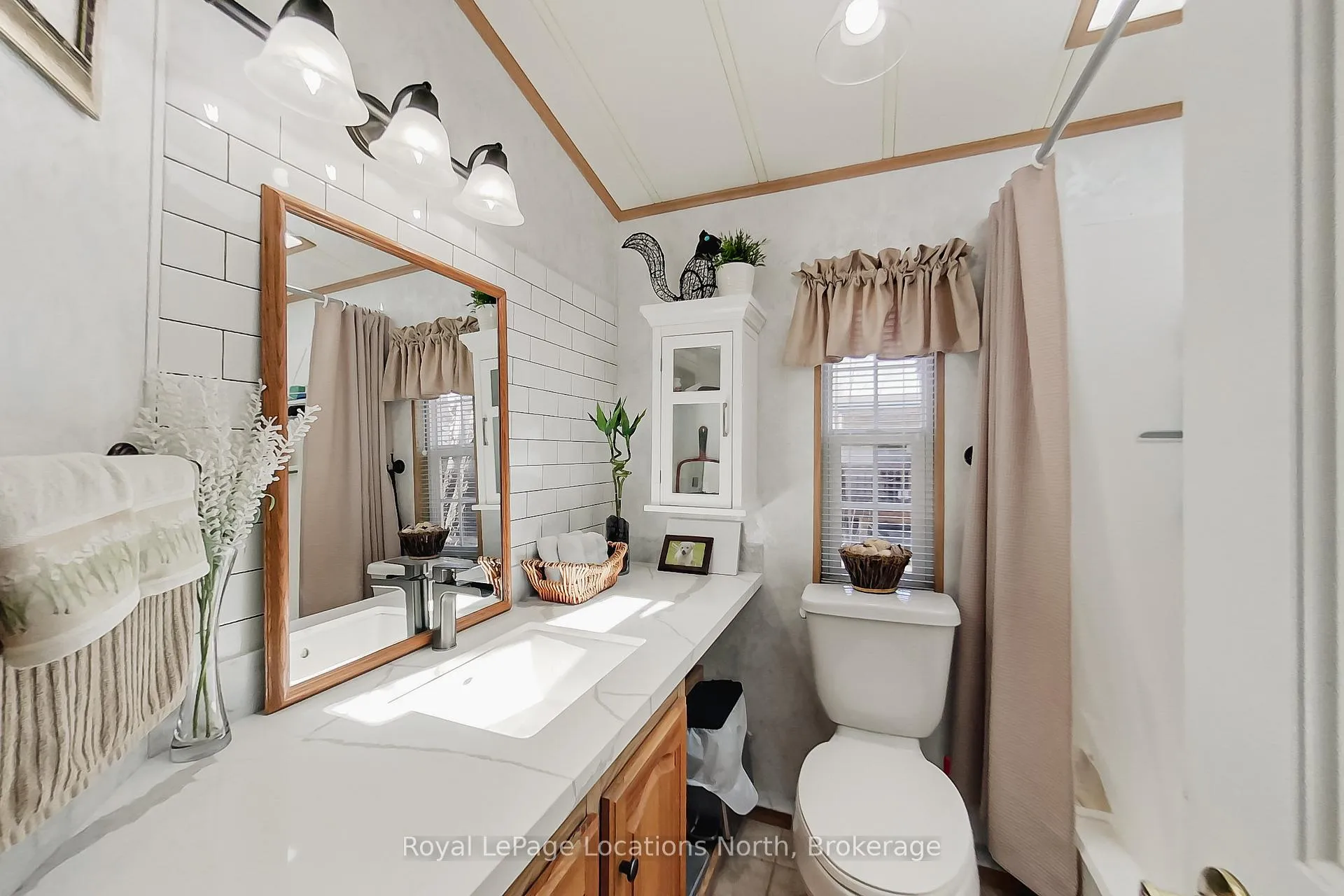 Photo 10 of 2 Wasaga Pines Lane E, Wasaga Beach — HOMEH