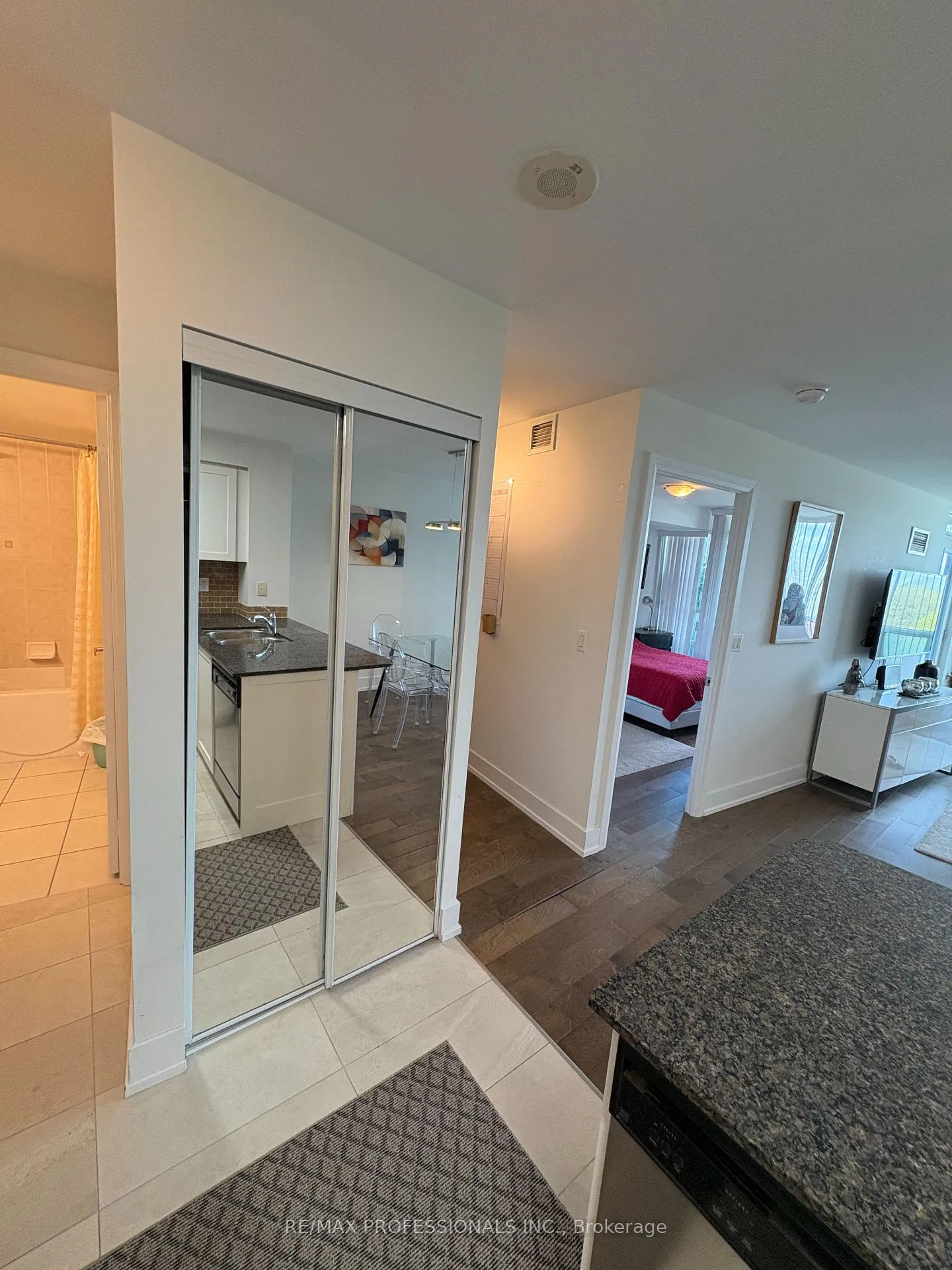 Photo 4 of Unit 611, 503 Beecroft Road, North York, Willowdale West — HOMEH