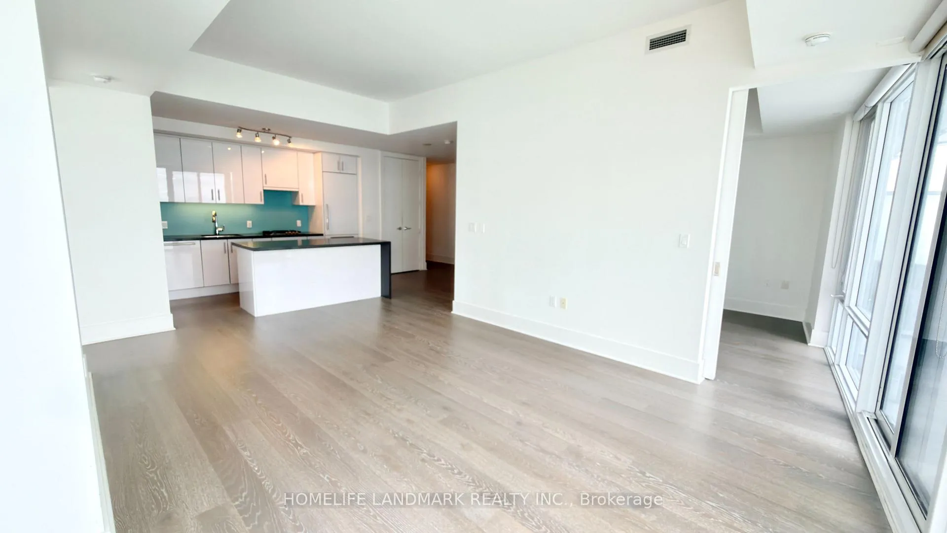 Photo 4 of Unit 1026, 29 Queens Quay E, Toronto, Waterfront Communities — HOMEH