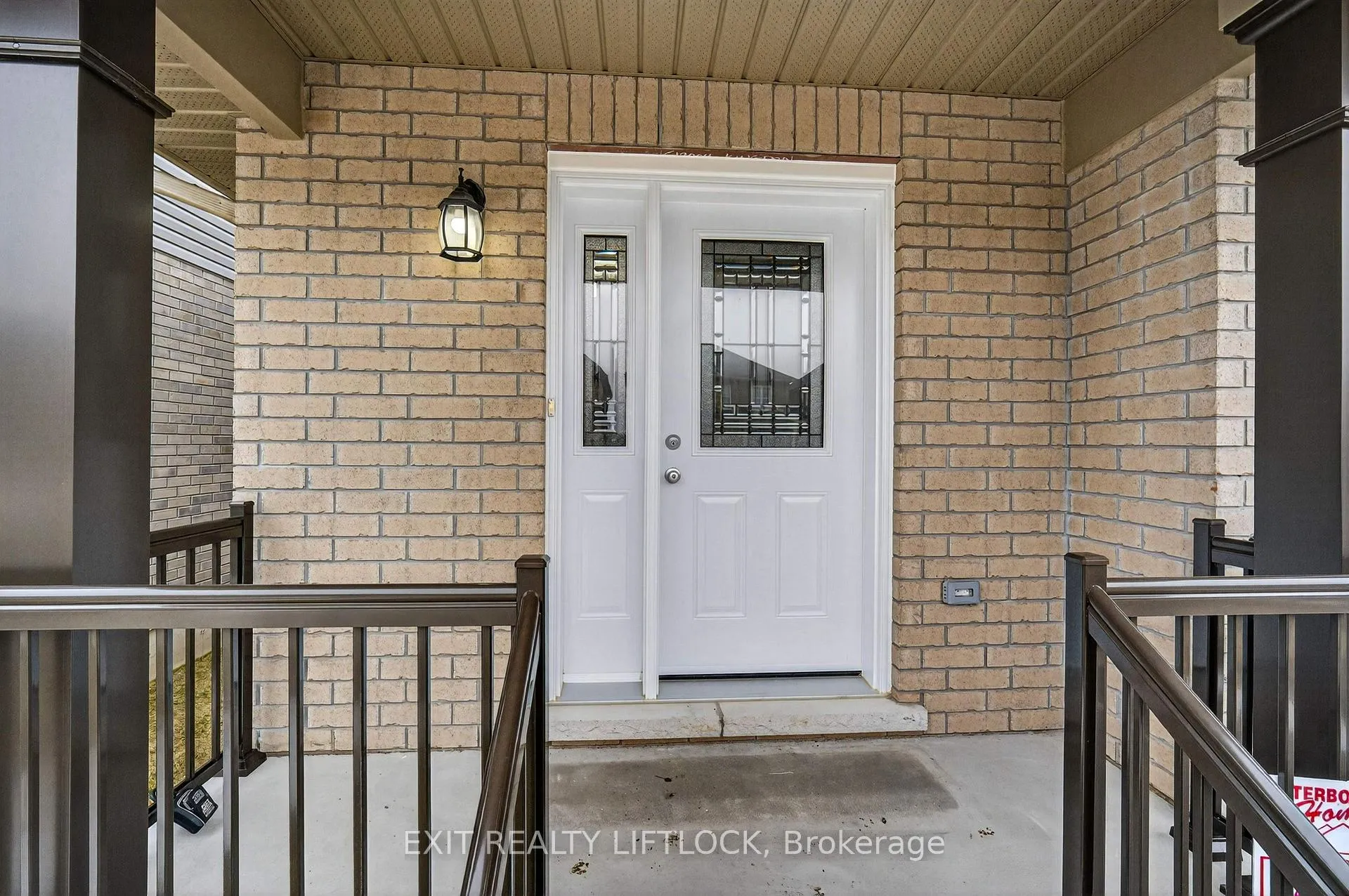 Photo 2 of 220 O'Neil Street, Peterborough, Monaghan Ward 2 — HOMEH