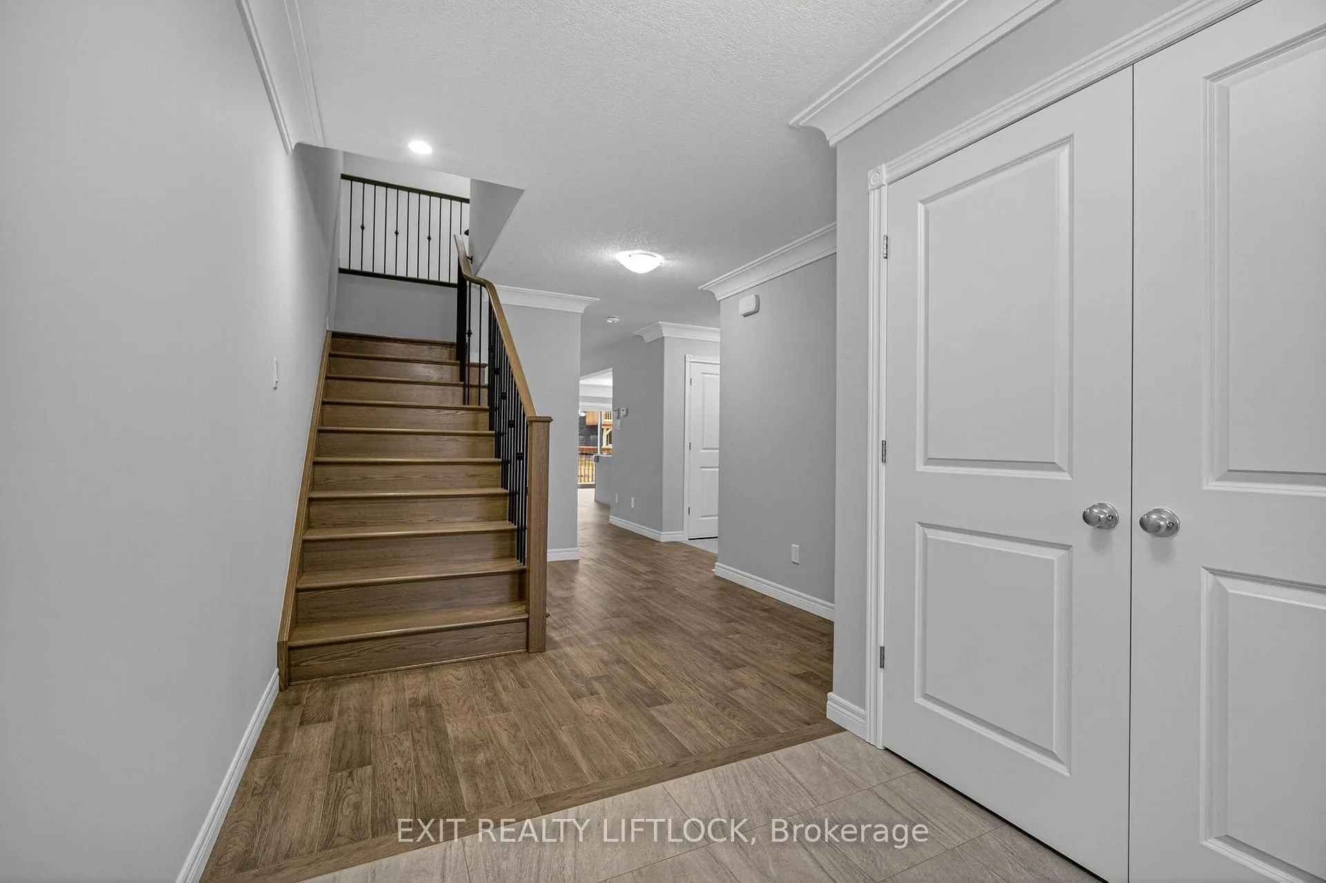 Photo 5 of 220 O'Neil Street, Peterborough, Monaghan Ward 2 — HOMEH