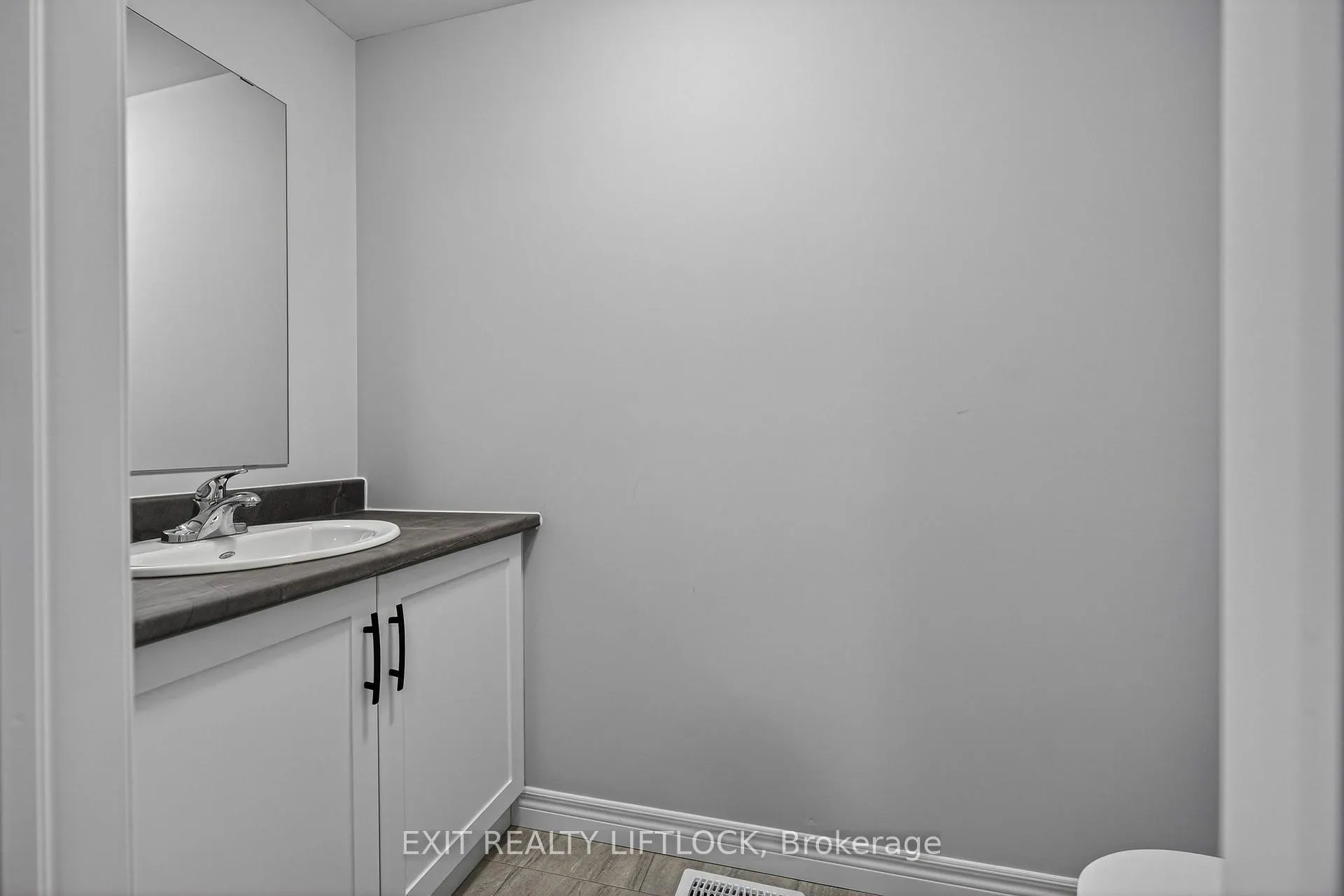 Photo 17 of 220 O'Neil Street, Peterborough, Monaghan Ward 2 — HOMEH