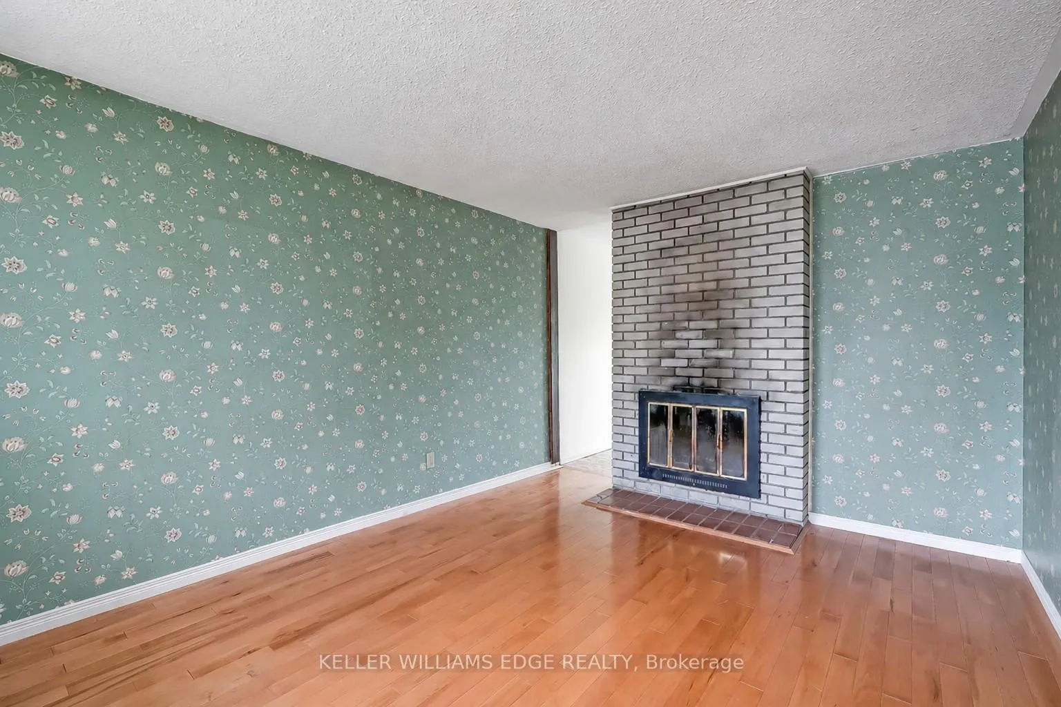 Photo 4 of 2463 Bridge Road, Oakville, West — HOMEH