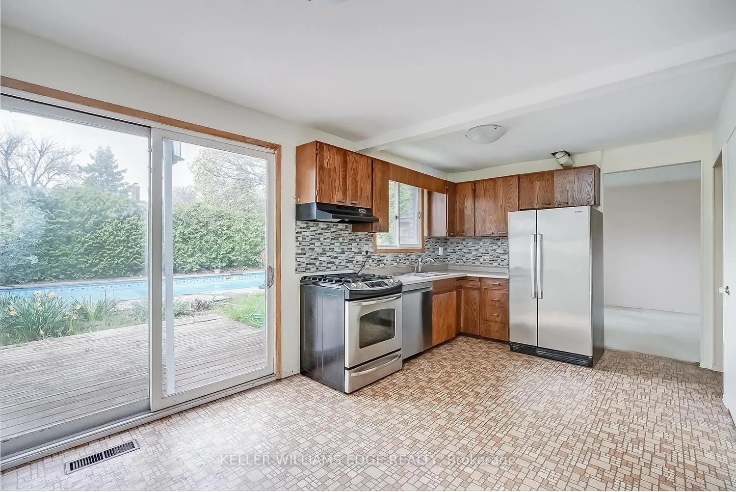 Photo 9 of 2463 Bridge Road, Oakville, West — HOMEH