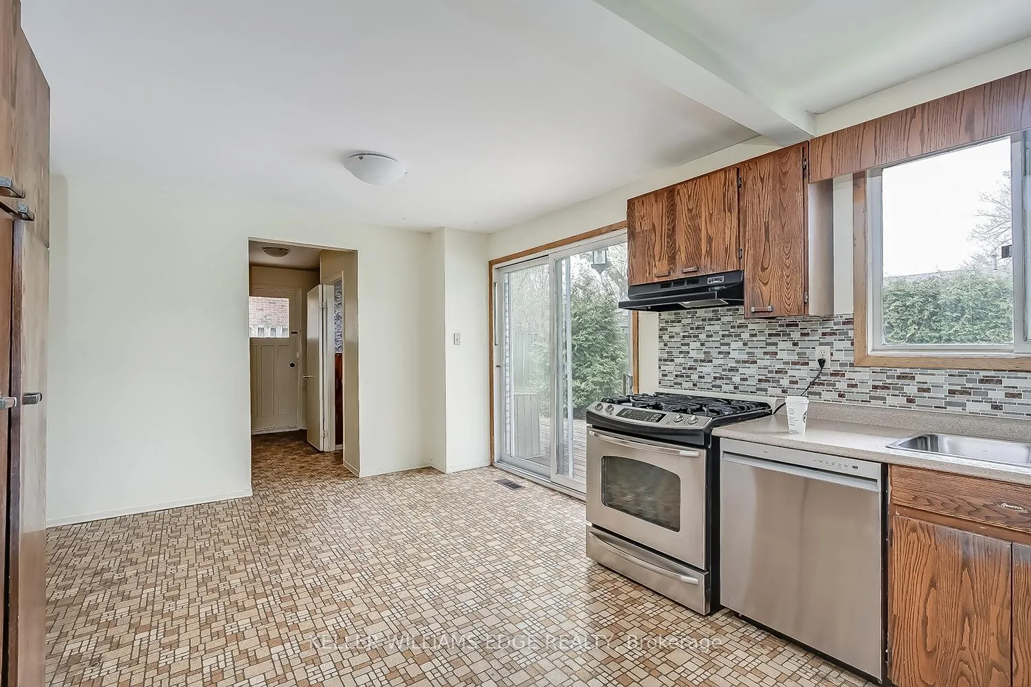 Photo 10 of 2463 Bridge Road, Oakville, West — HOMEH