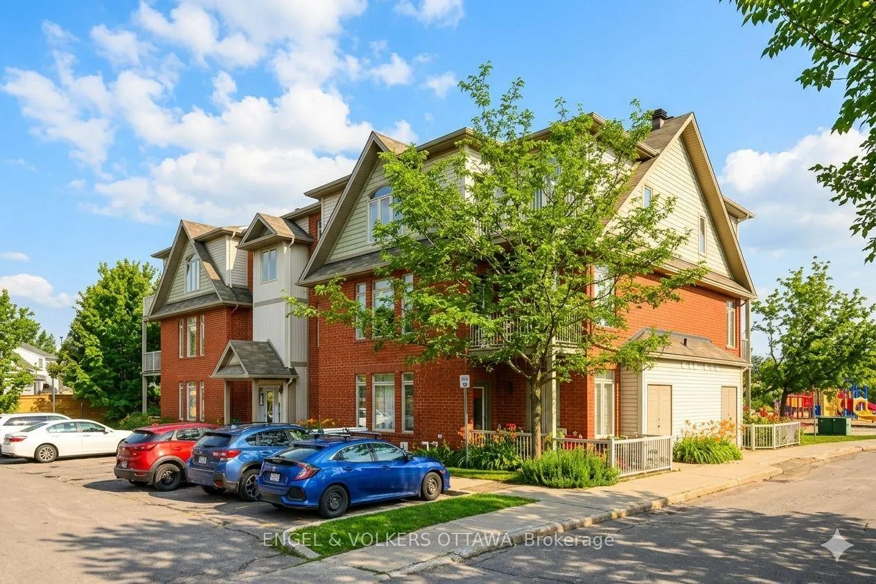 Photo 2 of Unit B, 300 Meilleur Private, Ottawa, Vanier — HOMEH