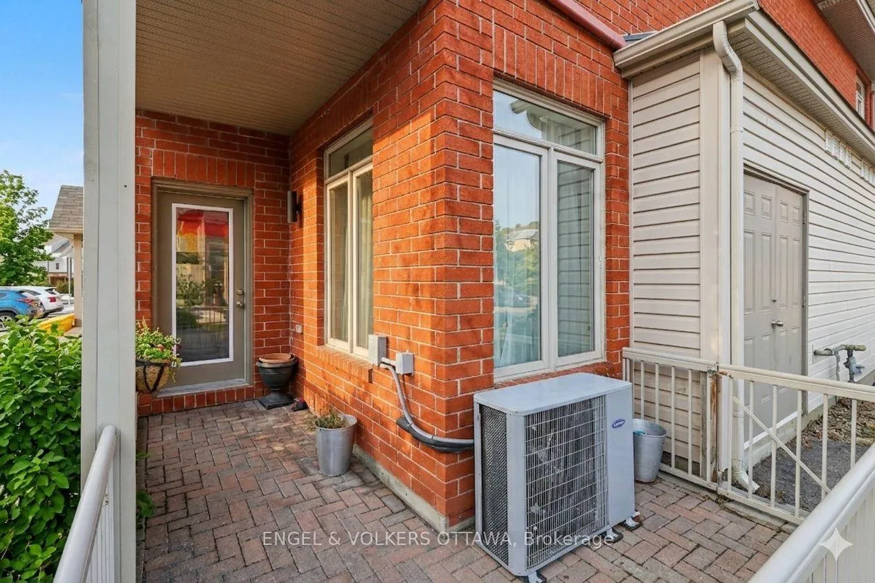 Photo 3 of Unit B, 300 Meilleur Private, Ottawa, Vanier — HOMEH