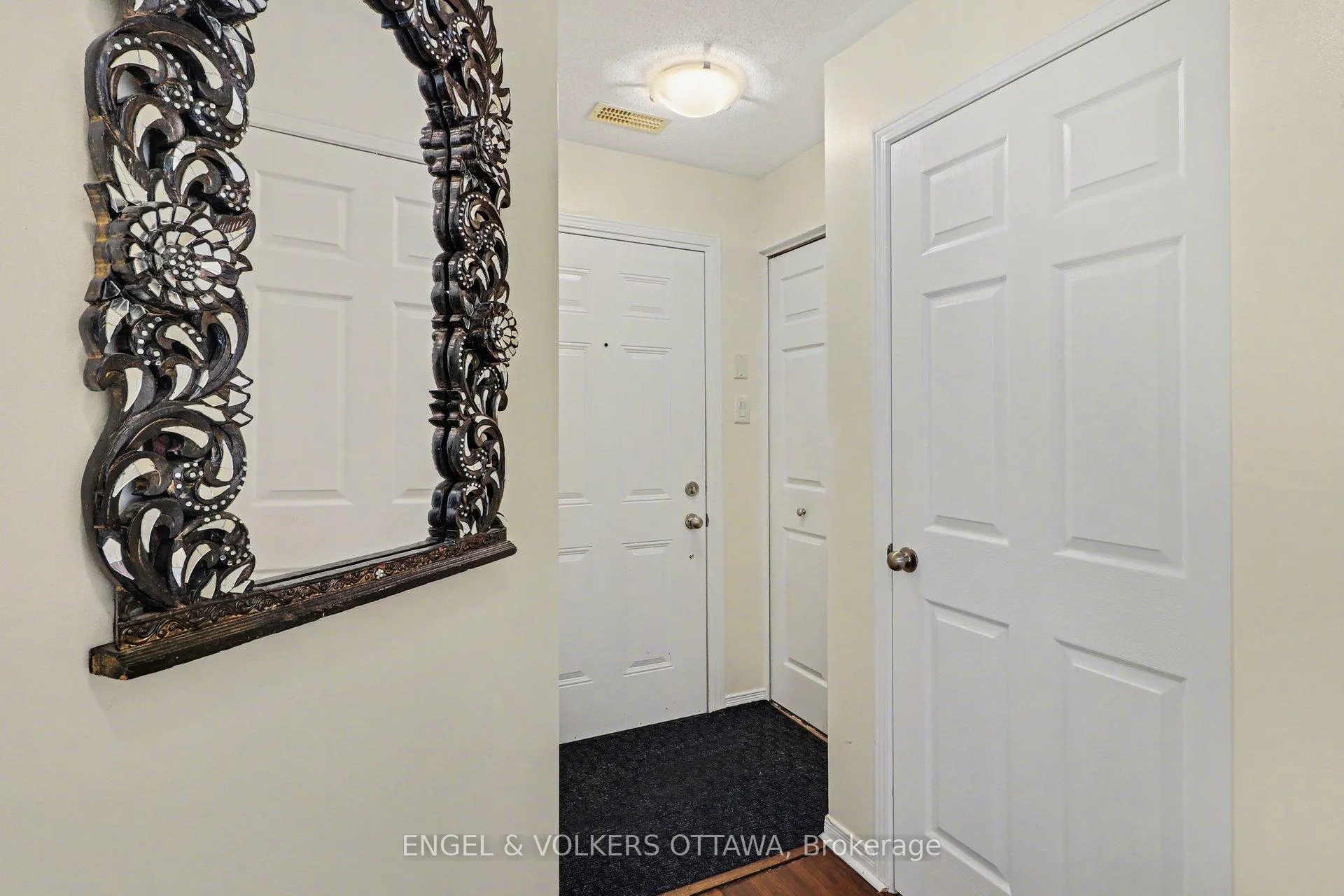 Photo 6 of Unit B, 300 Meilleur Private, Ottawa, Vanier — HOMEH