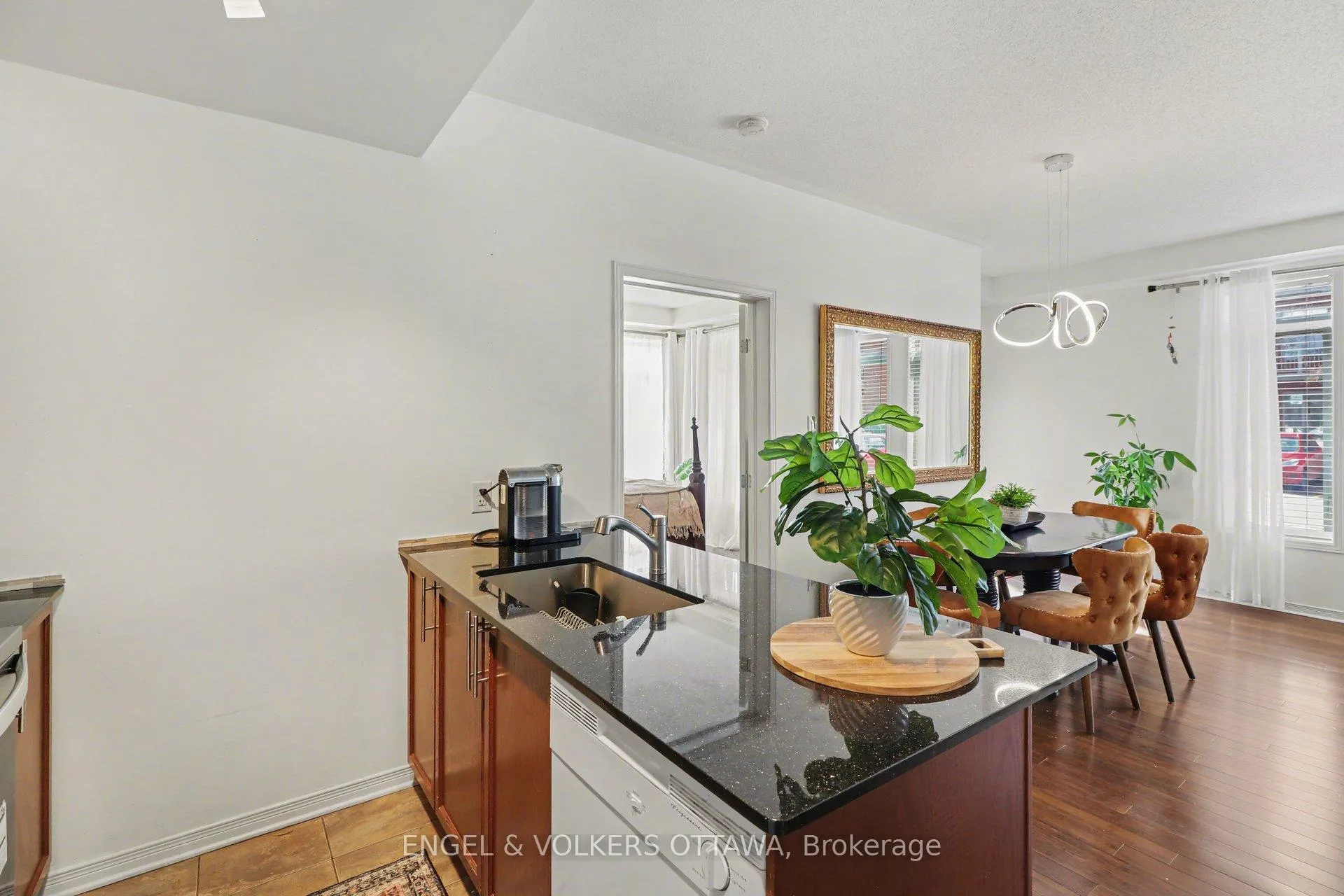 Photo 17 of Unit B, 300 Meilleur Private, Ottawa, Vanier — HOMEH