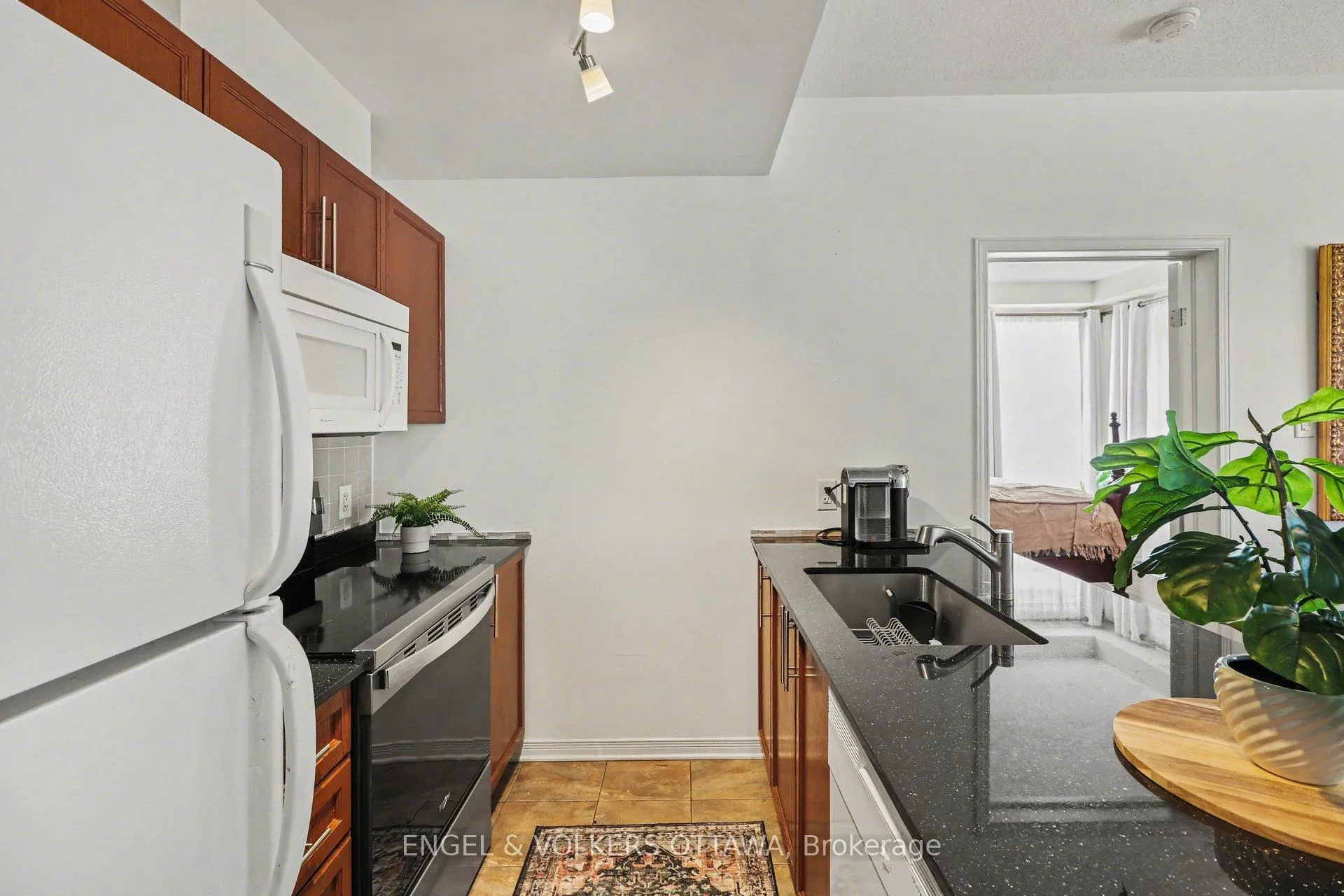 Photo 18 of Unit B, 300 Meilleur Private, Ottawa, Vanier — HOMEH