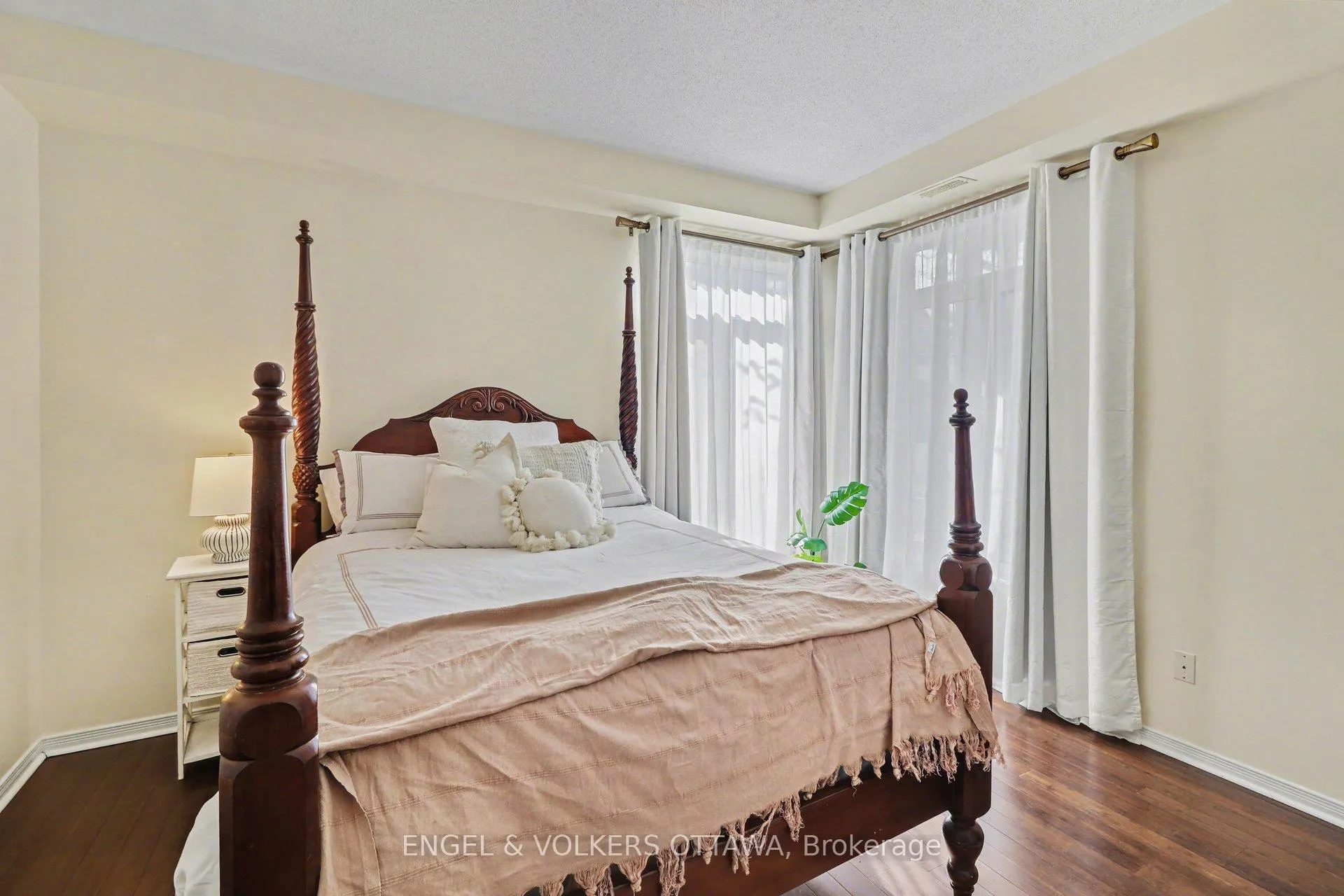 Photo 20 of Unit B, 300 Meilleur Private, Ottawa, Vanier — HOMEH