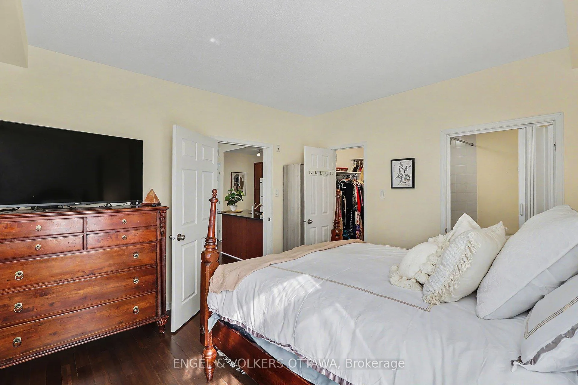 Photo 22 of Unit B, 300 Meilleur Private, Ottawa, Vanier — HOMEH