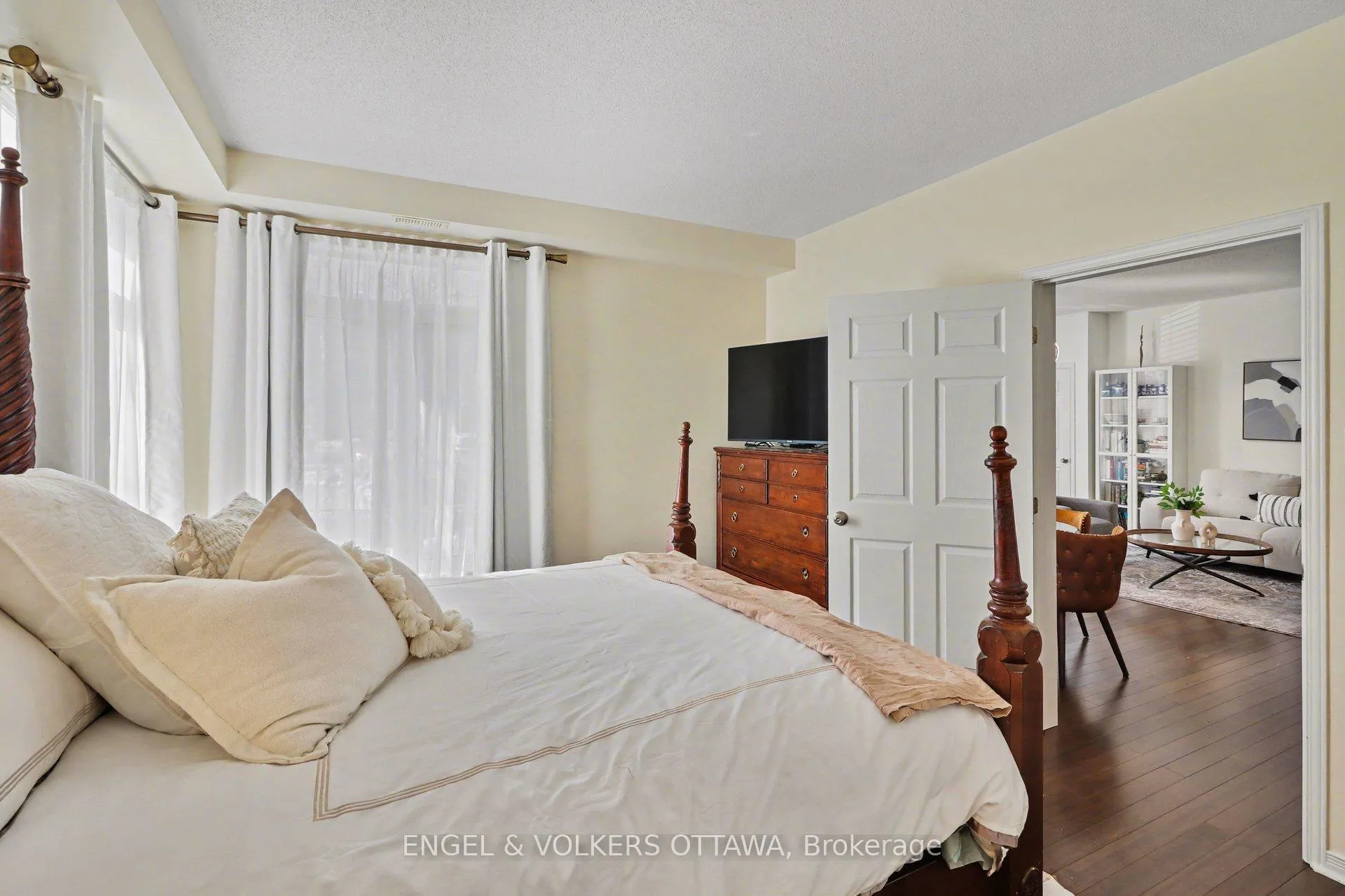 Photo 23 of Unit B, 300 Meilleur Private, Ottawa, Vanier — HOMEH