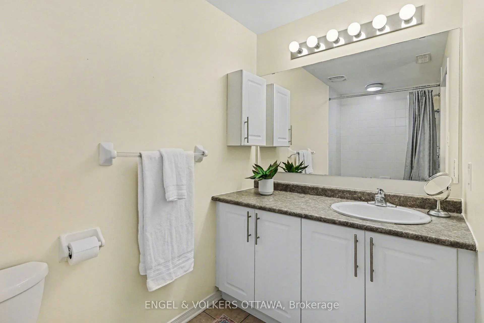 Photo 24 of Unit B, 300 Meilleur Private, Ottawa, Vanier — HOMEH