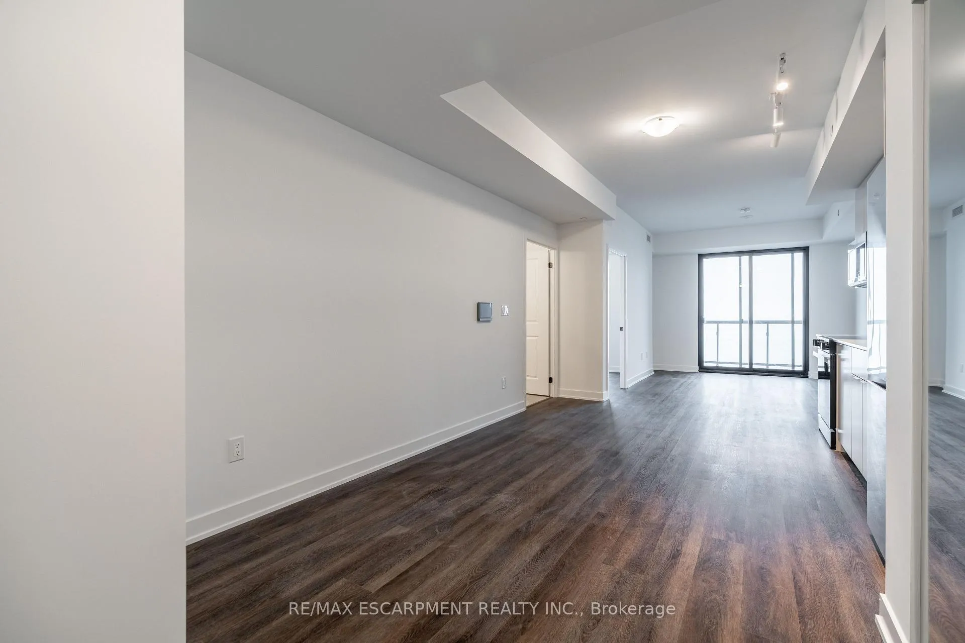 Photo 2 of Unit 1205, 2075 Lakeshore Boulevard, Burlington, Brant — HOMEH