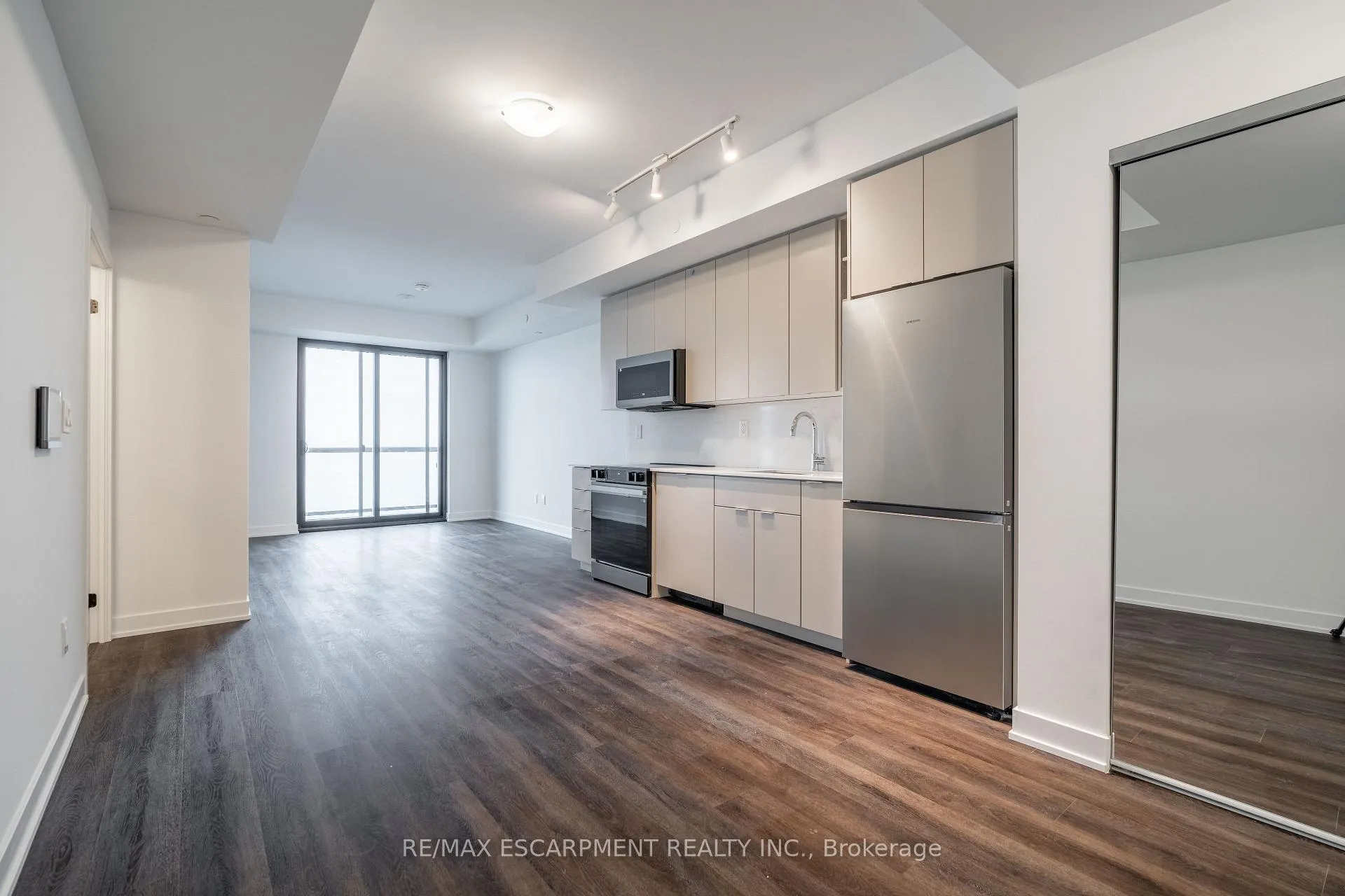 Photo 4 of Unit 1205, 2075 Lakeshore Boulevard, Burlington, Brant — HOMEH