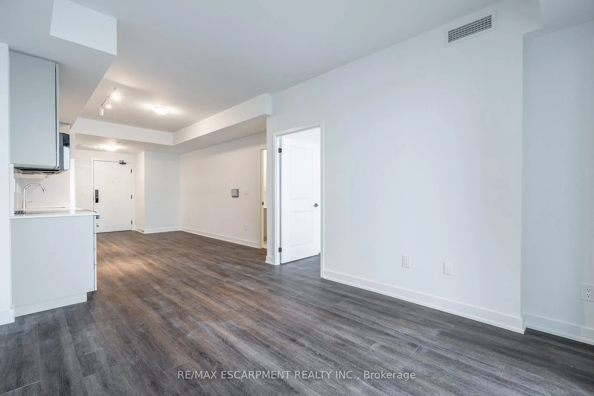 Photo 11 of Unit 1205, 2075 Lakeshore Boulevard, Burlington, Brant — HOMEH
