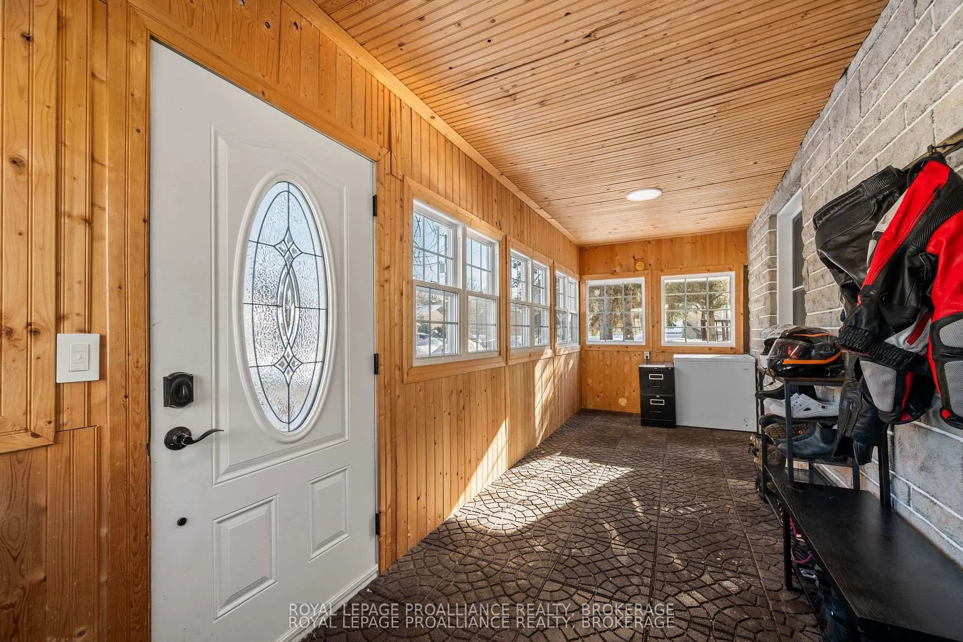Photo 2 of 40 Elm Street, Gananoque — HOMEH