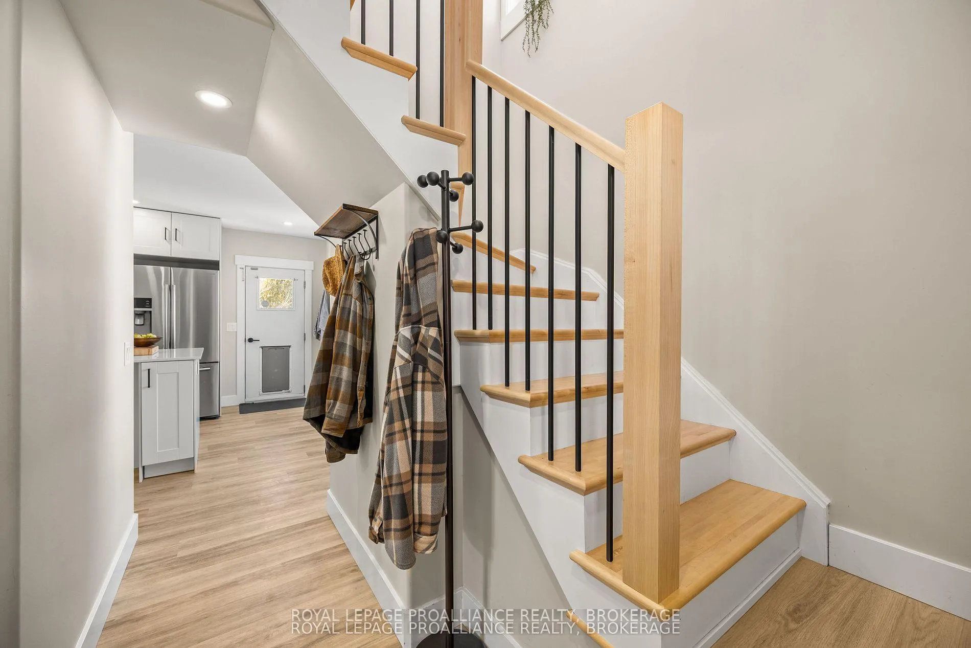 Photo 4 of 40 Elm Street, Gananoque — HOMEH