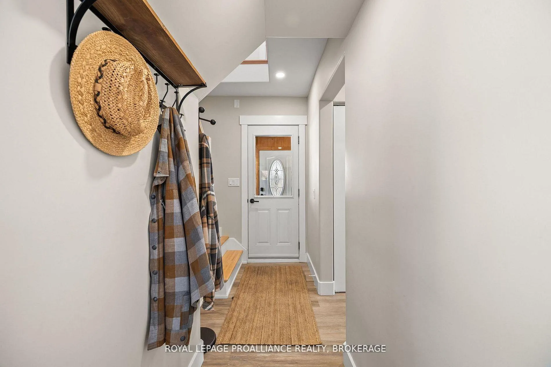 Photo 5 of 40 Elm Street, Gananoque — HOMEH