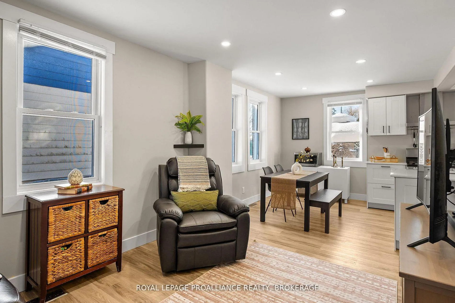 Photo 10 of 40 Elm Street, Gananoque — HOMEH