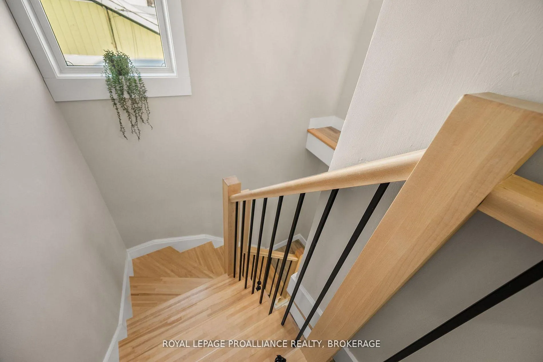 Photo 16 of 40 Elm Street, Gananoque — HOMEH