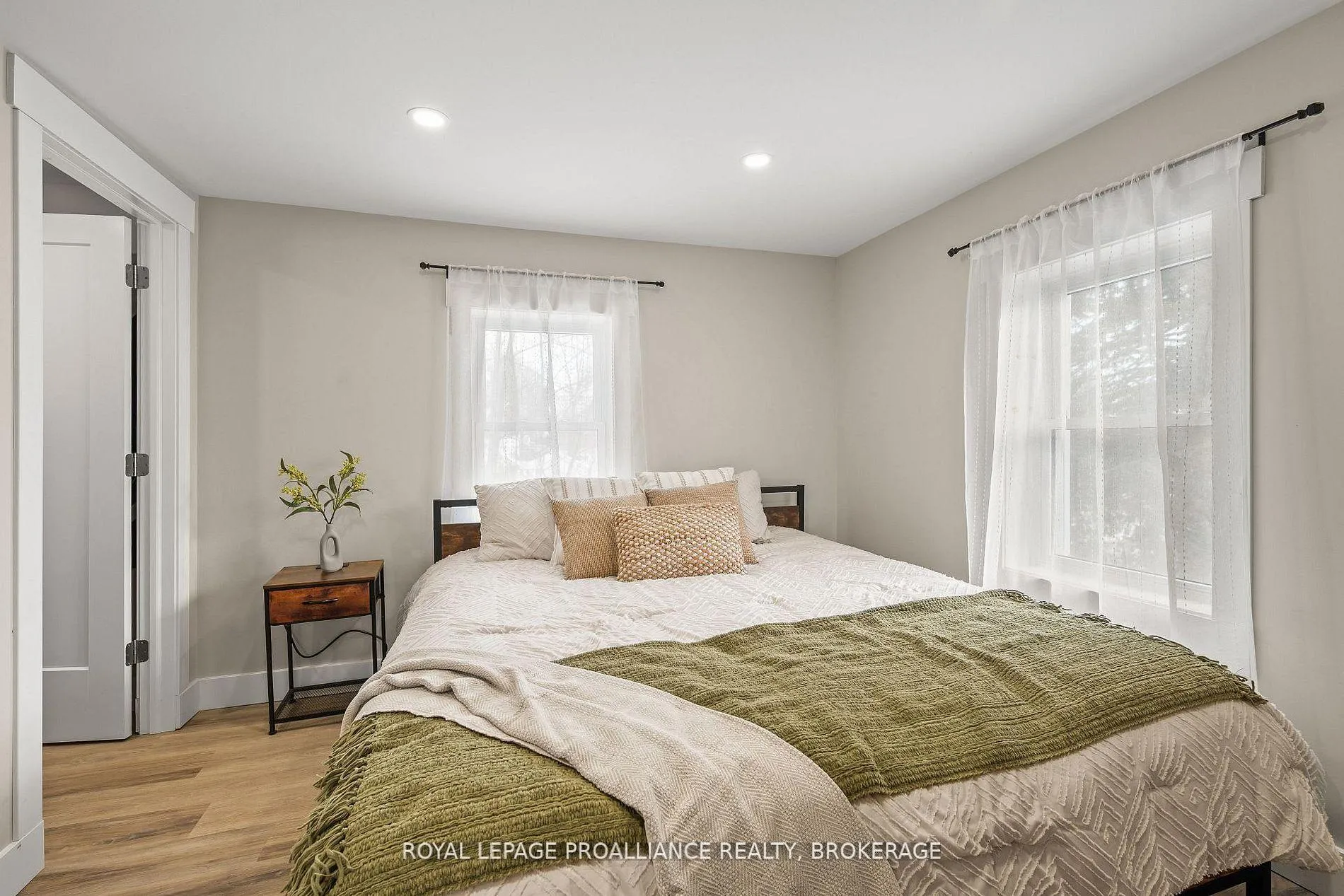 Photo 19 of 40 Elm Street, Gananoque — HOMEH