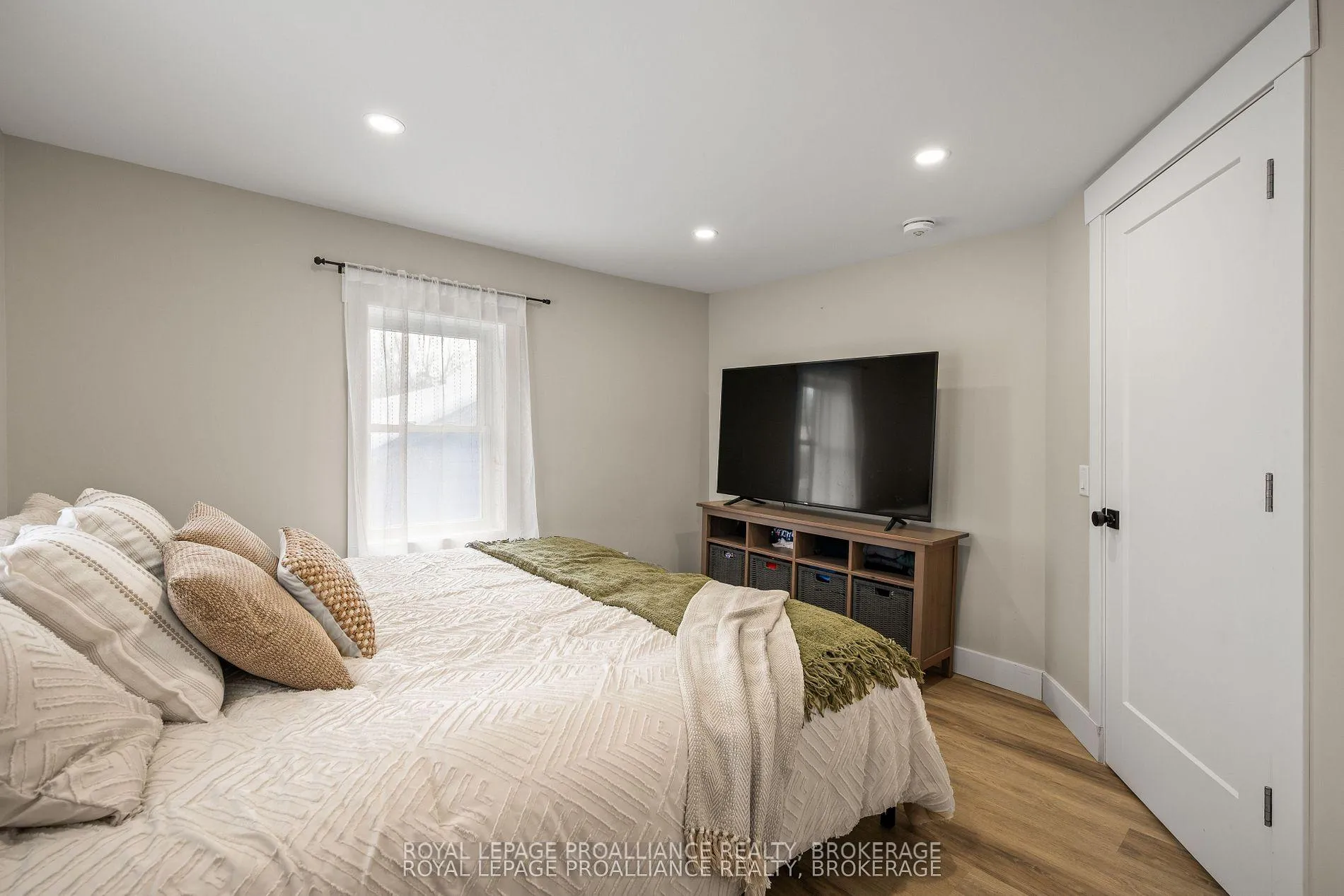 Photo 20 of 40 Elm Street, Gananoque — HOMEH