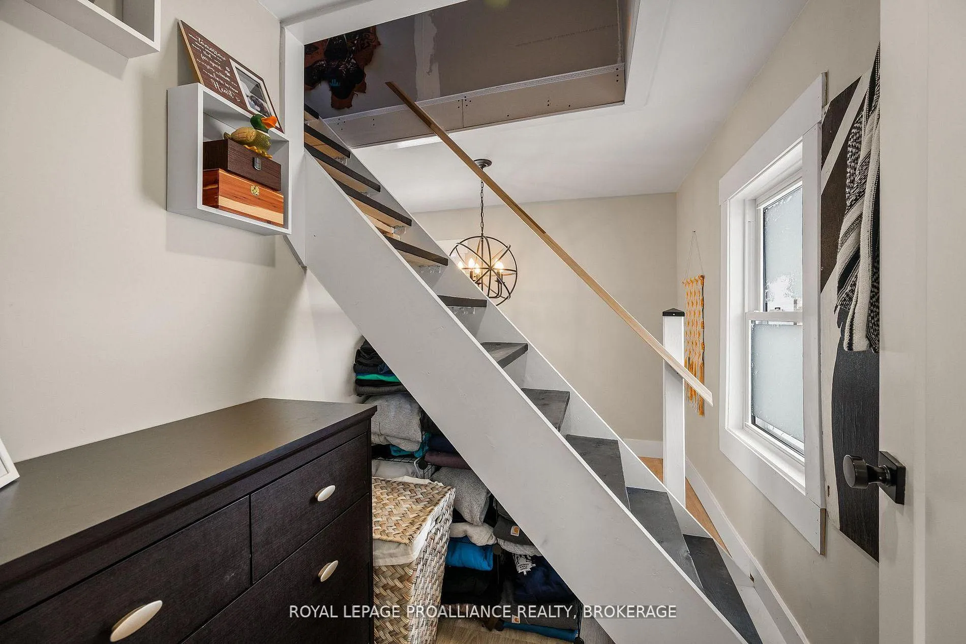 Photo 21 of 40 Elm Street, Gananoque — HOMEH