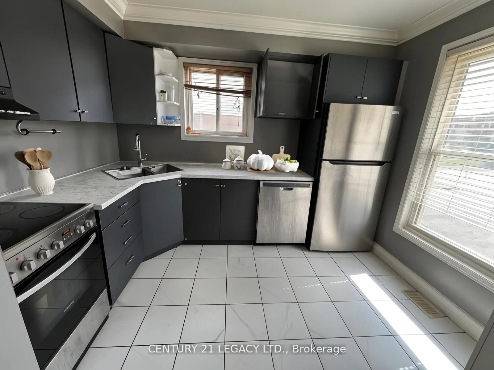 Photo 5 of 1544 Connery Crescent, Oshawa, Lakeview — HOMEH