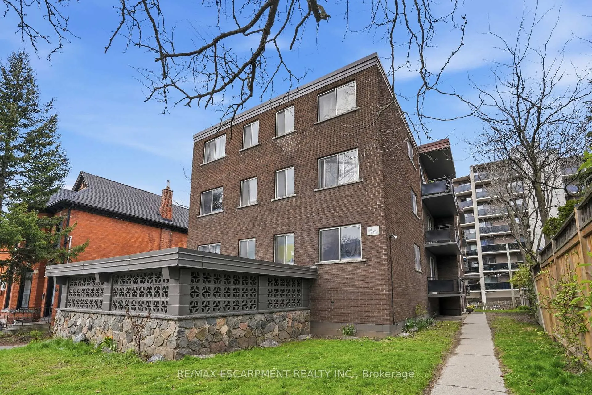 Photo 2 of Unit 5, 36 Ray Street S, Hamilton, Strathcona — HOMEH