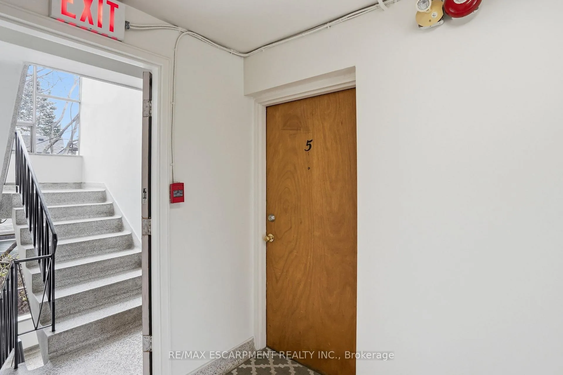 Photo 3 of Unit 5, 36 Ray Street S, Hamilton, Strathcona — HOMEH