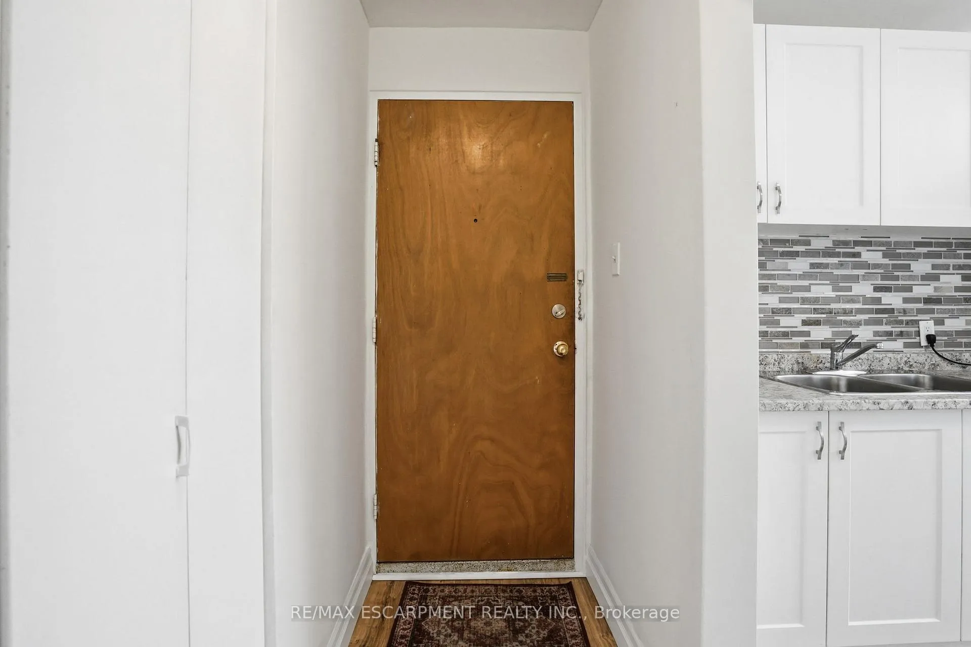 Photo 4 of Unit 5, 36 Ray Street S, Hamilton, Strathcona — HOMEH