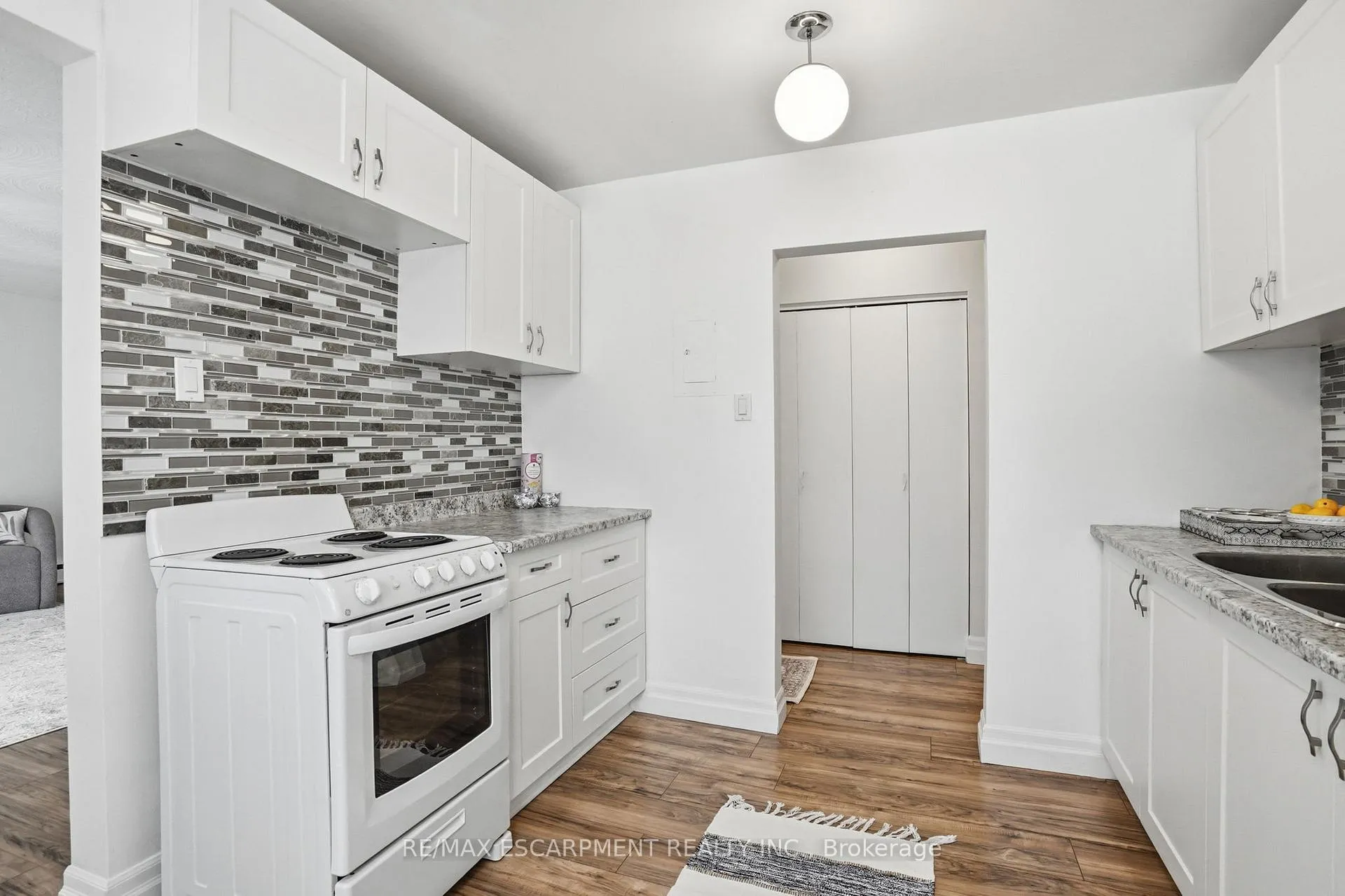 Photo 7 of Unit 5, 36 Ray Street S, Hamilton, Strathcona — HOMEH