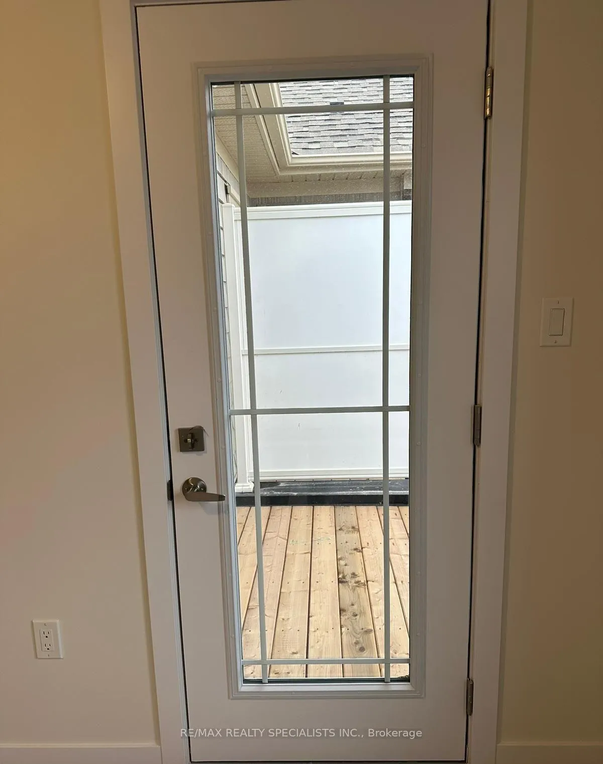 Photo 3 of 21 Baskett Street, Brantford — HOMEH