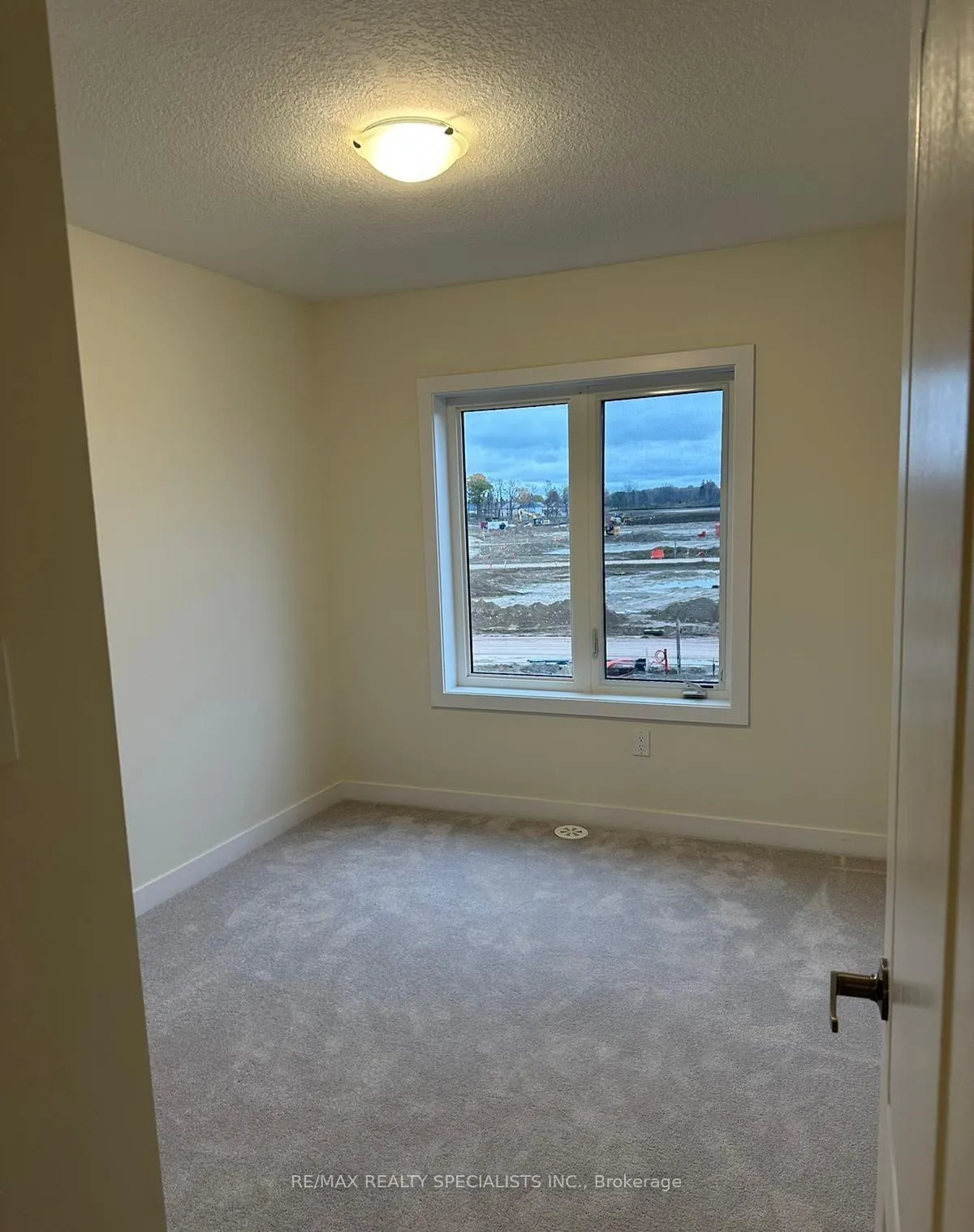 Photo 7 of 21 Baskett Street, Brantford — HOMEH