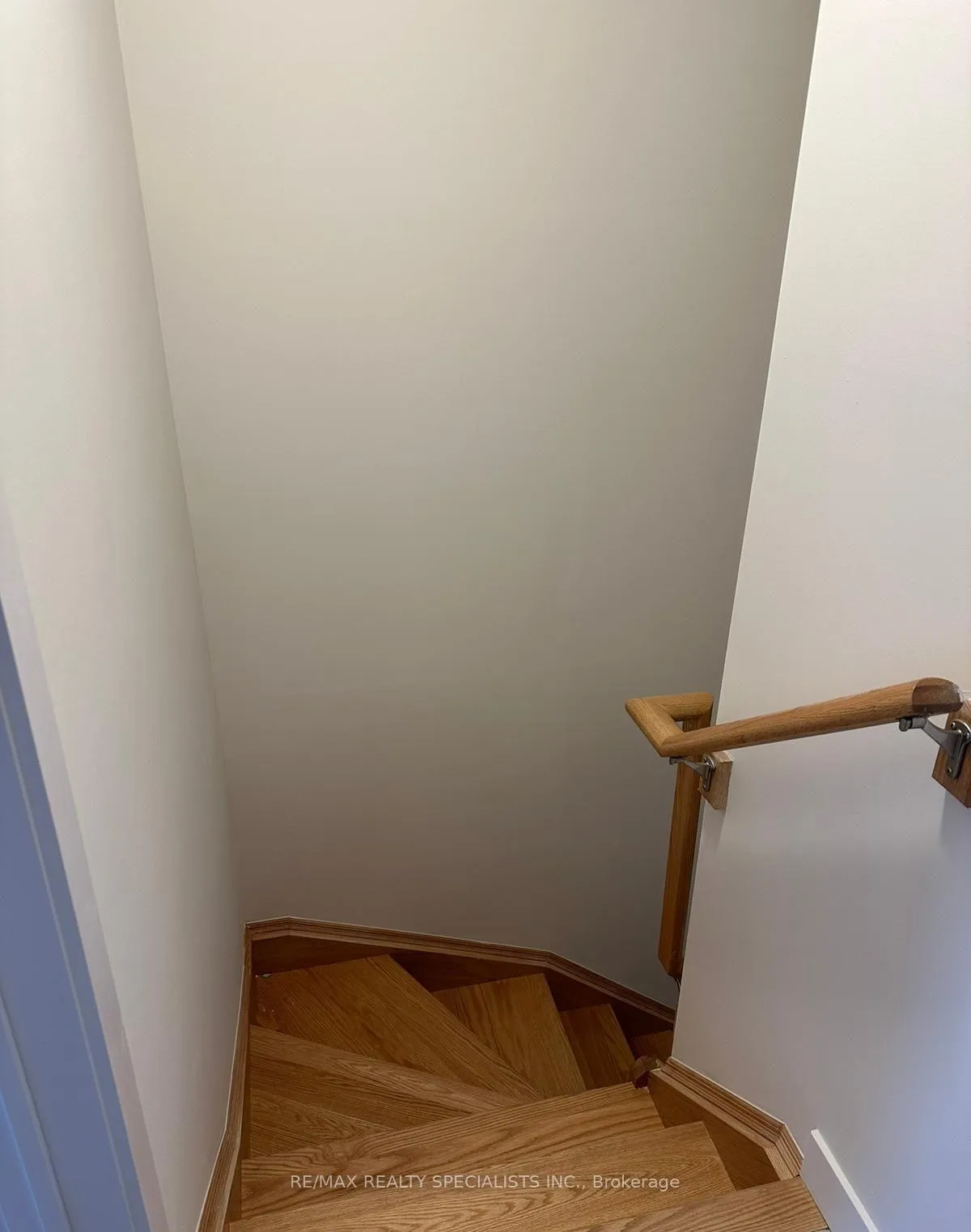 Photo 9 of 21 Baskett Street, Brantford — HOMEH