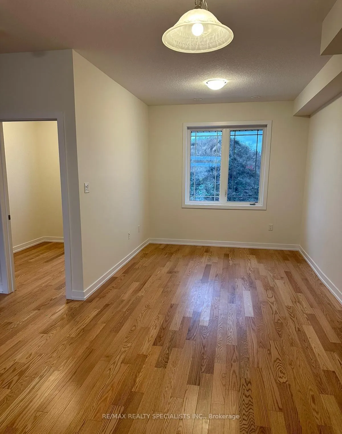 Photo 12 of 21 Baskett Street, Brantford — HOMEH