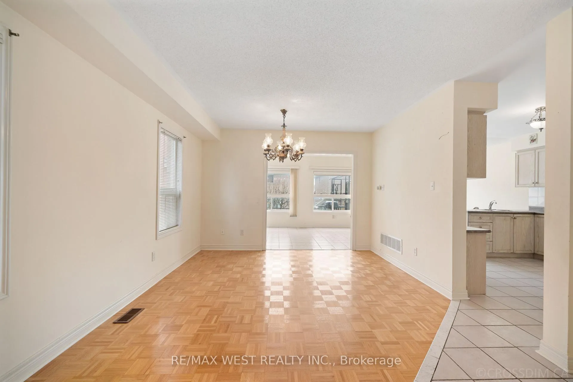 Photo 9 of 21 Shady Glen Crescent, Caledon, Bolton East — HOMEH