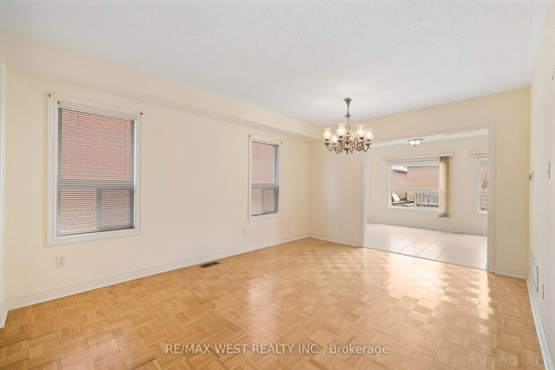 Photo 10 of 21 Shady Glen Crescent, Caledon, Bolton East — HOMEH