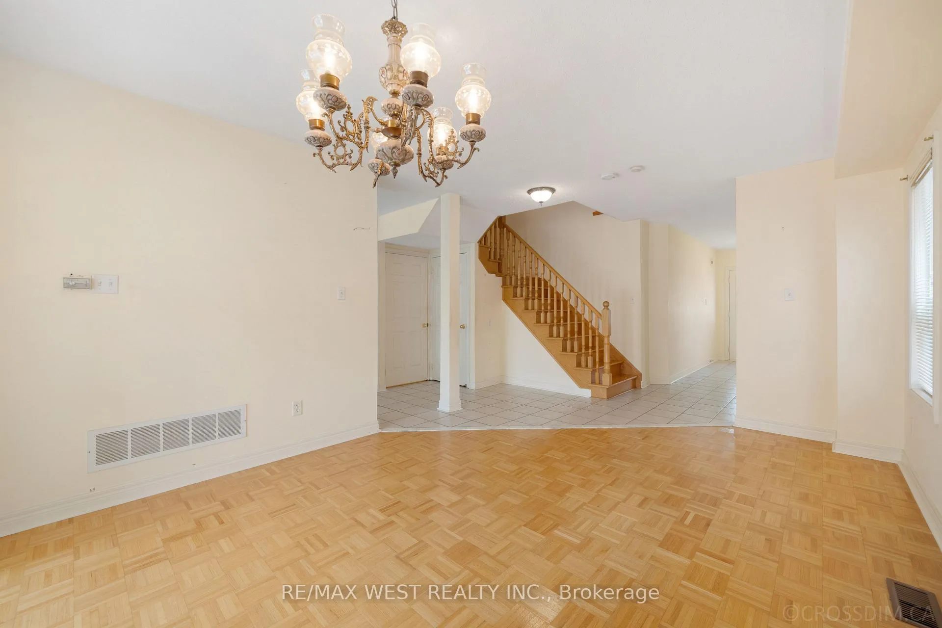 Photo 11 of 21 Shady Glen Crescent, Caledon, Bolton East — HOMEH