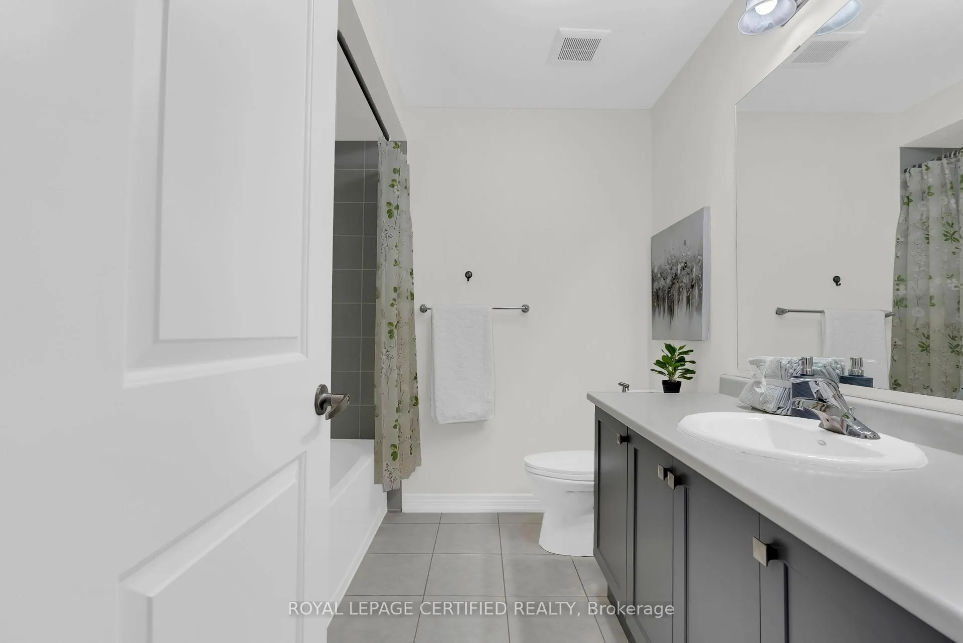 Photo 35 of 66 Grassbourne Avenue, Kitchener — HOMEH