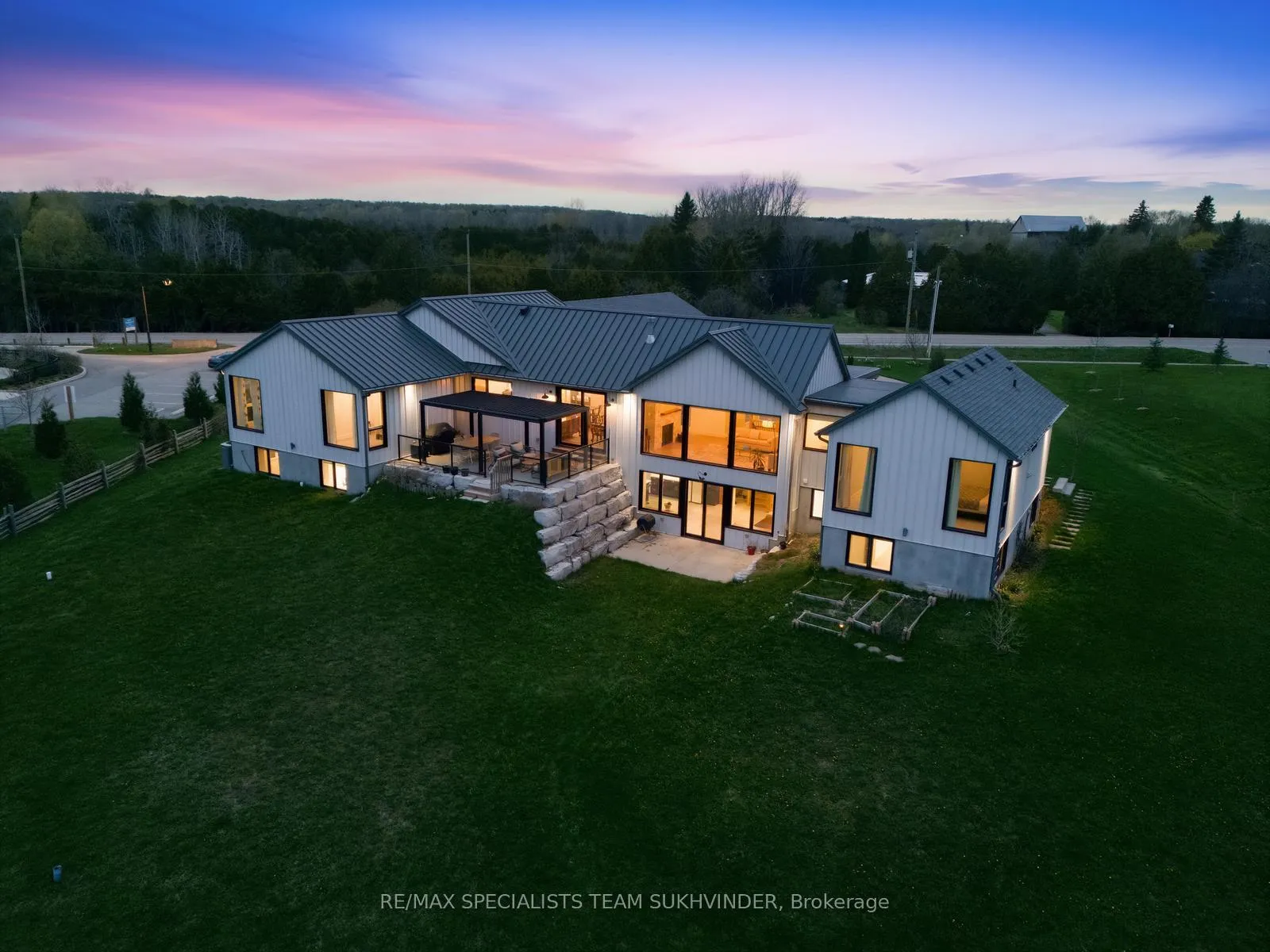 Photo 3 of 1270 15th Side Road, Milton, Moffat — HOMEH
