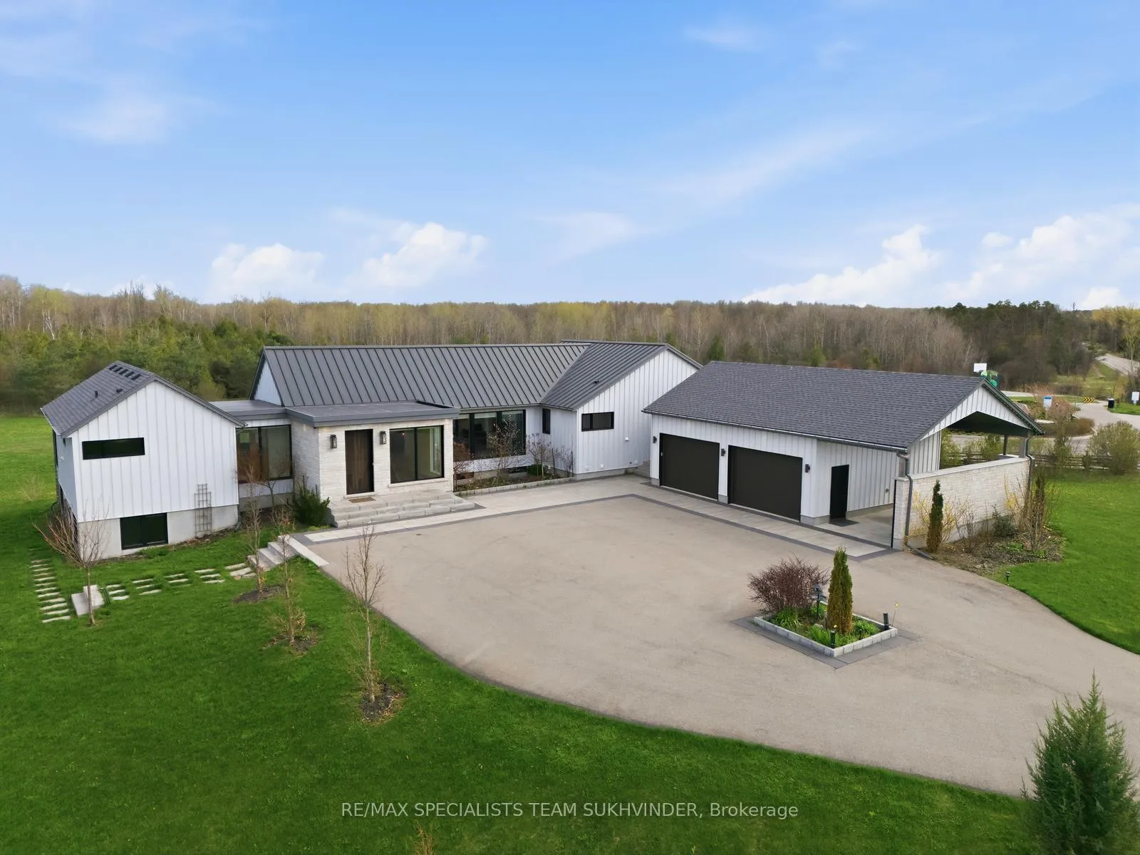 Photo 4 of 1270 15th Side Road, Milton, Moffat — HOMEH