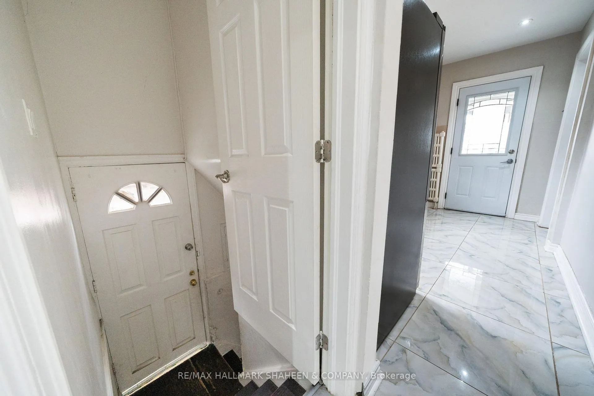 Photo 5 of 378 O'Connor Drive, Toronto, East York — HOMEH