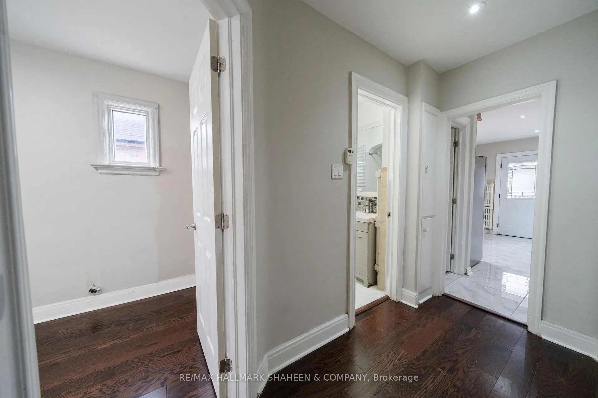 Photo 8 of 378 O'Connor Drive, Toronto, East York — HOMEH