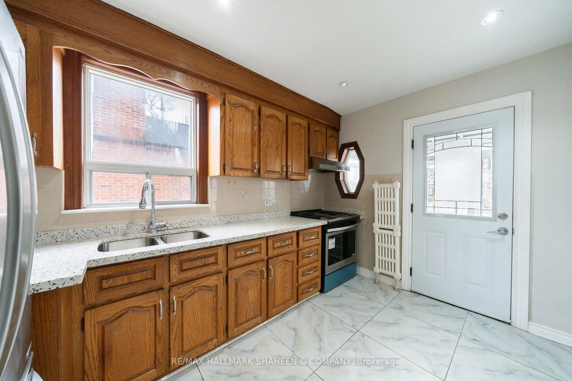 Photo 15 of 378 O'Connor Drive, Toronto, East York — HOMEH