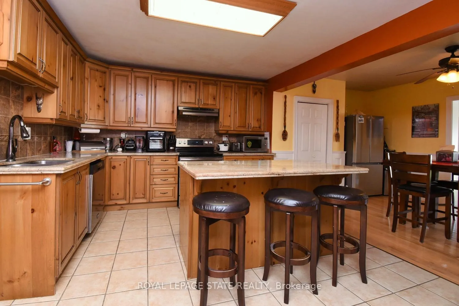 Photo 10 of 53 Seventh Avenue, Brantford — HOMEH