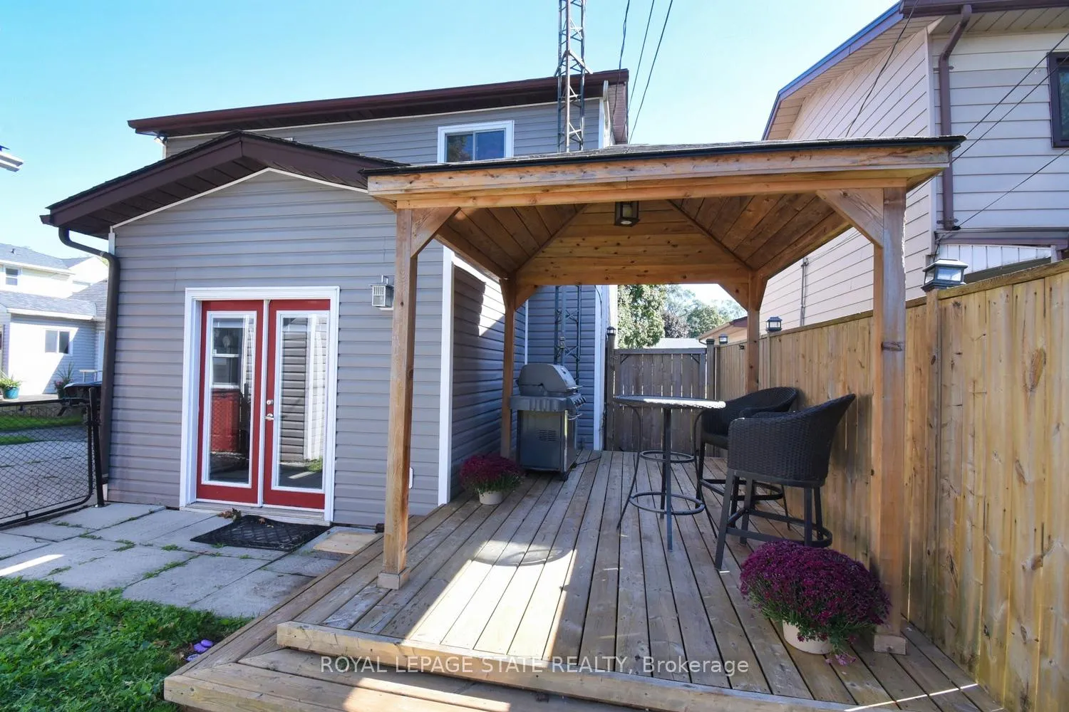 Photo 24 of 53 Seventh Avenue, Brantford — HOMEH